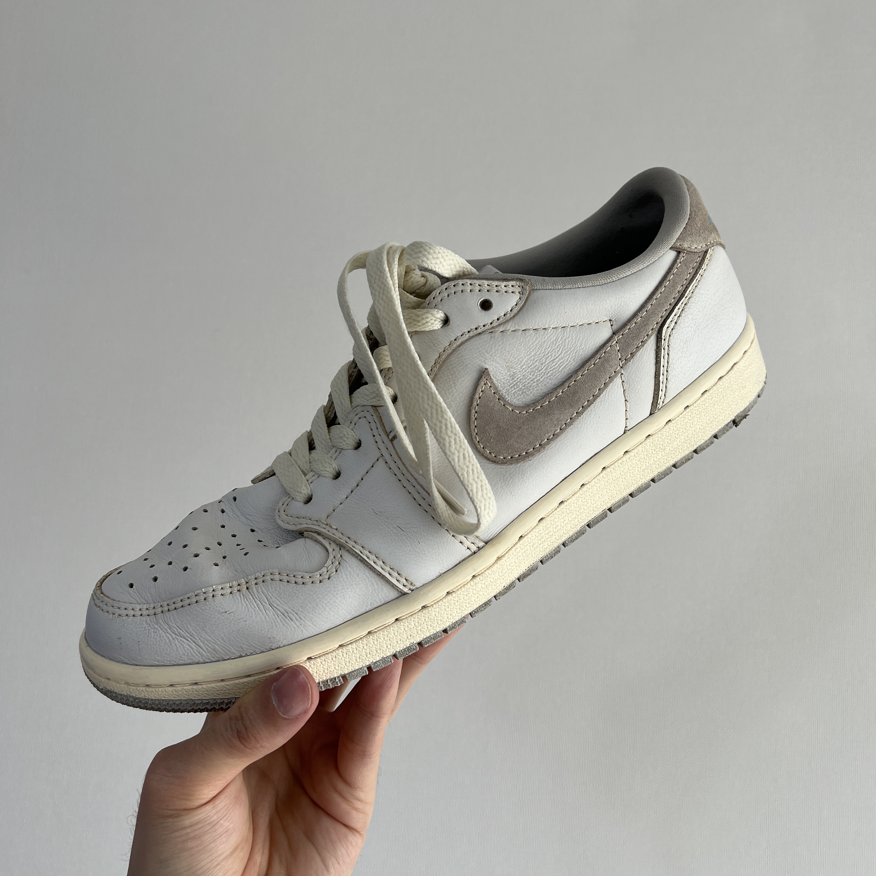 Jordan 1 Low OG Neutral Grey 착용 스타일 - 1