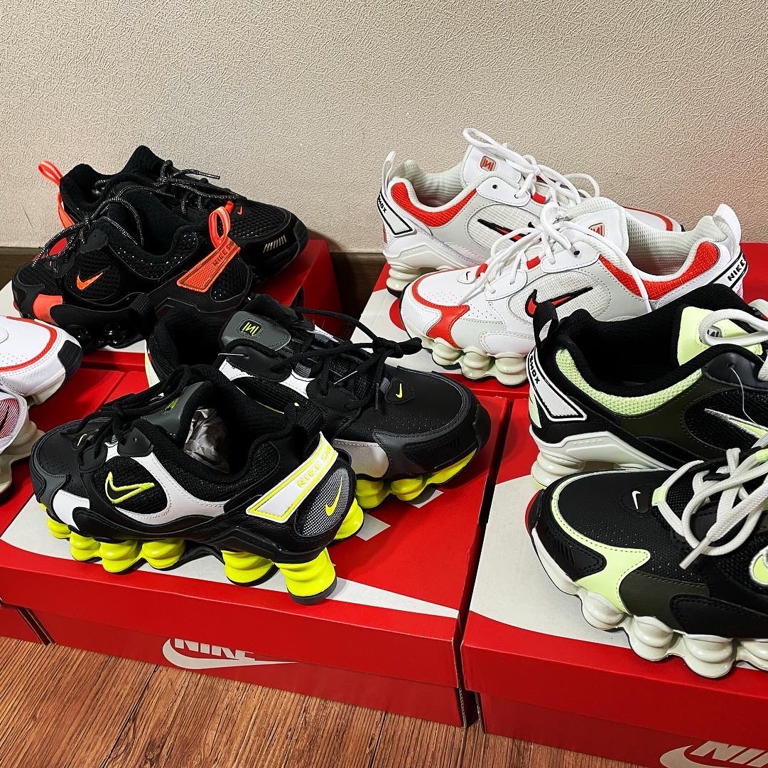 (W) Nike Shox Nova White Red, (W) Nike Shox Nova Black Barely Volt 착용 스타일 - 3