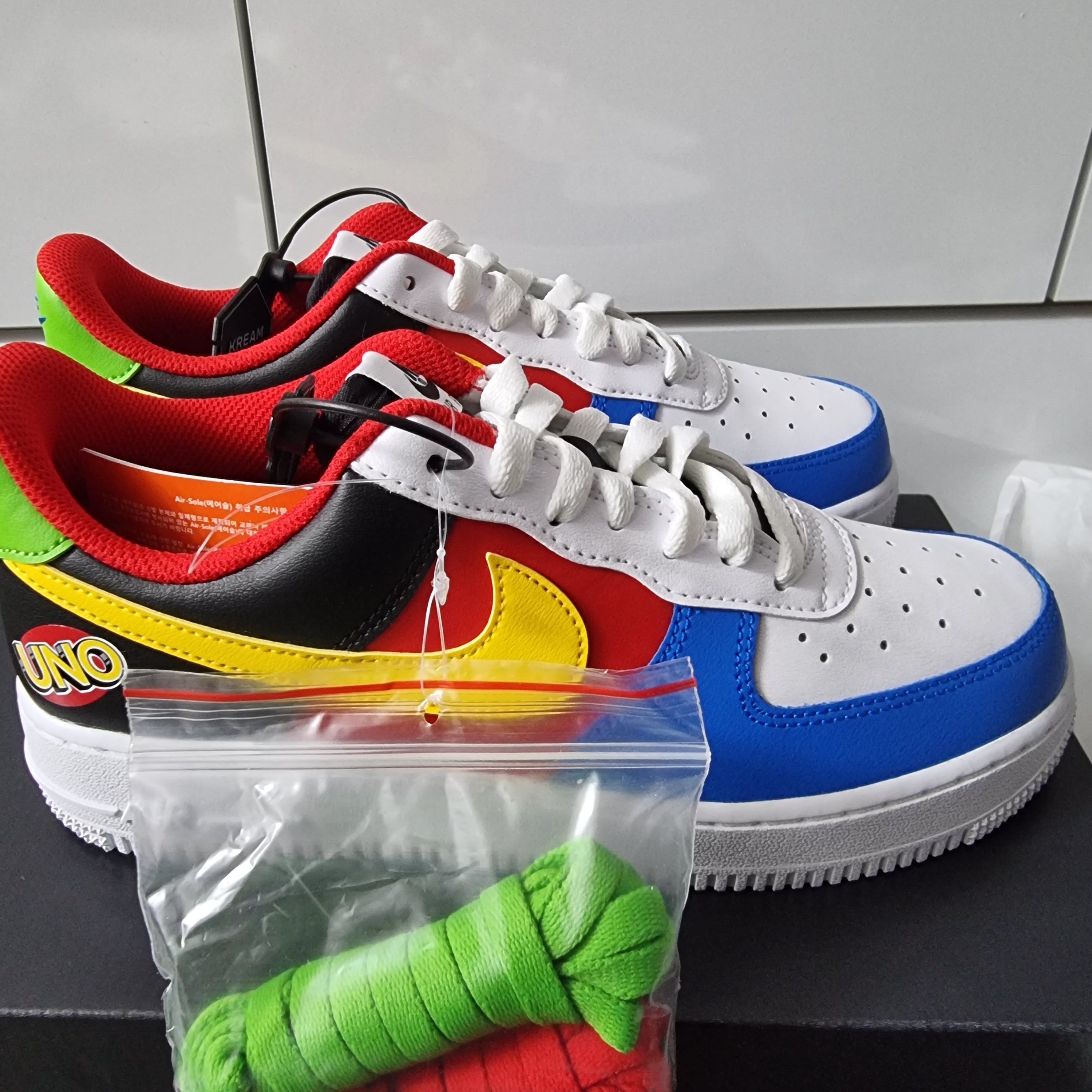 Nike x UNO Air Force 1 '07 QS White Yellow Zest 착용 스타일