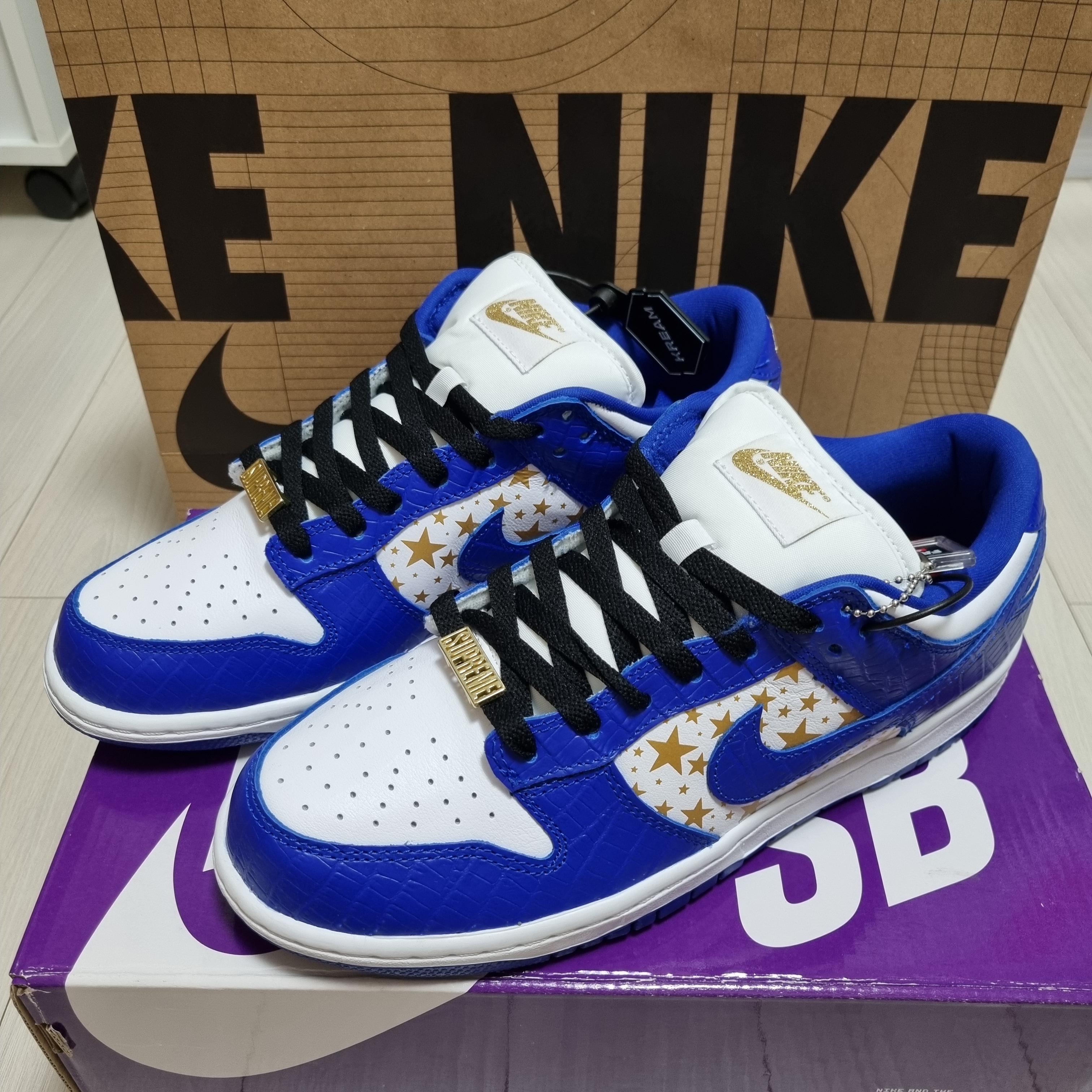 Nike x Supreme SB Dunk Low Hyper Blue 착용 스타일