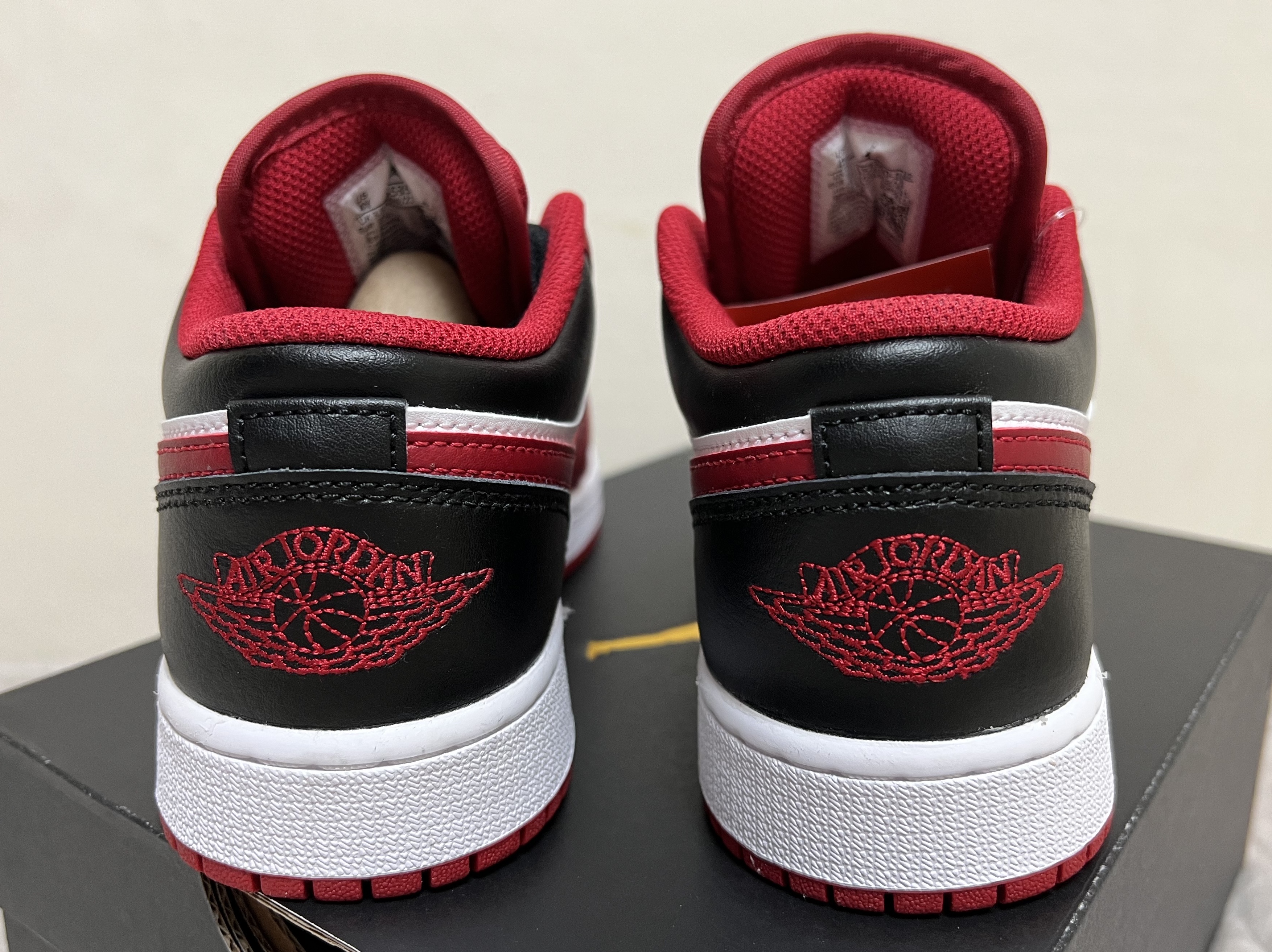 (GS) Jordan 1 Low White Gym Red Black 착용 스타일 - 2