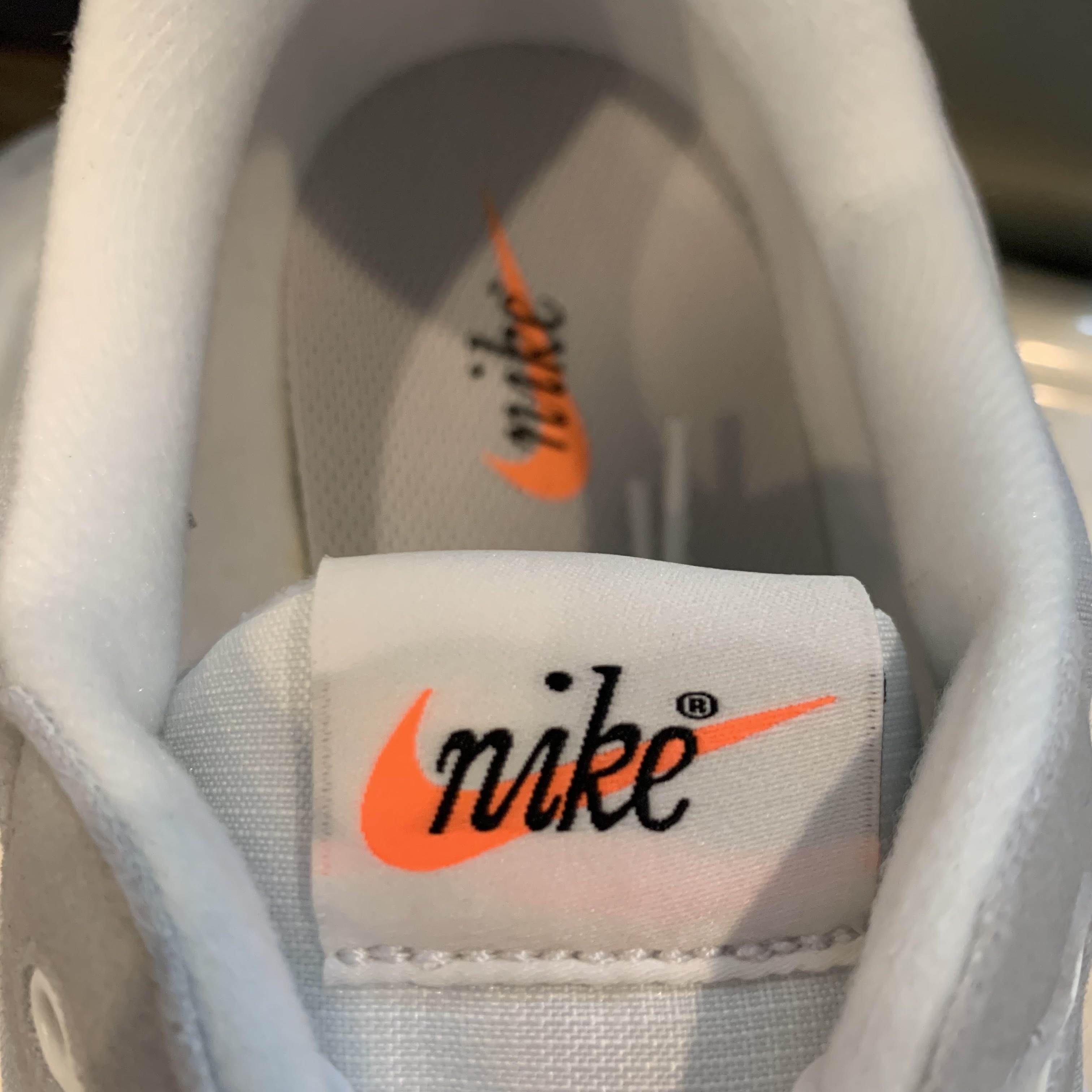 Nike Air Max Dawn Grey Fog 착용 스타일 - 1