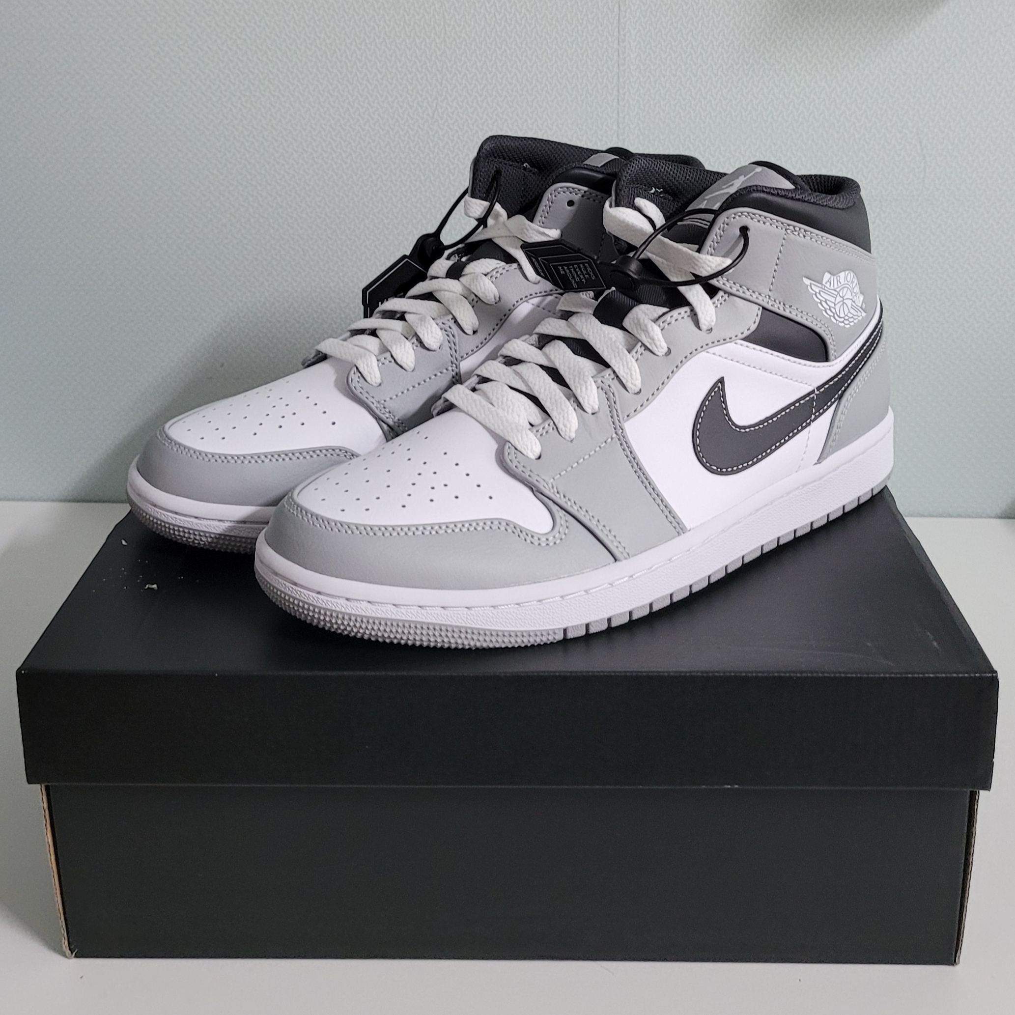 Jordan 1 Mid Light Smoke Grey Anthracite 착용 스타일 - 5