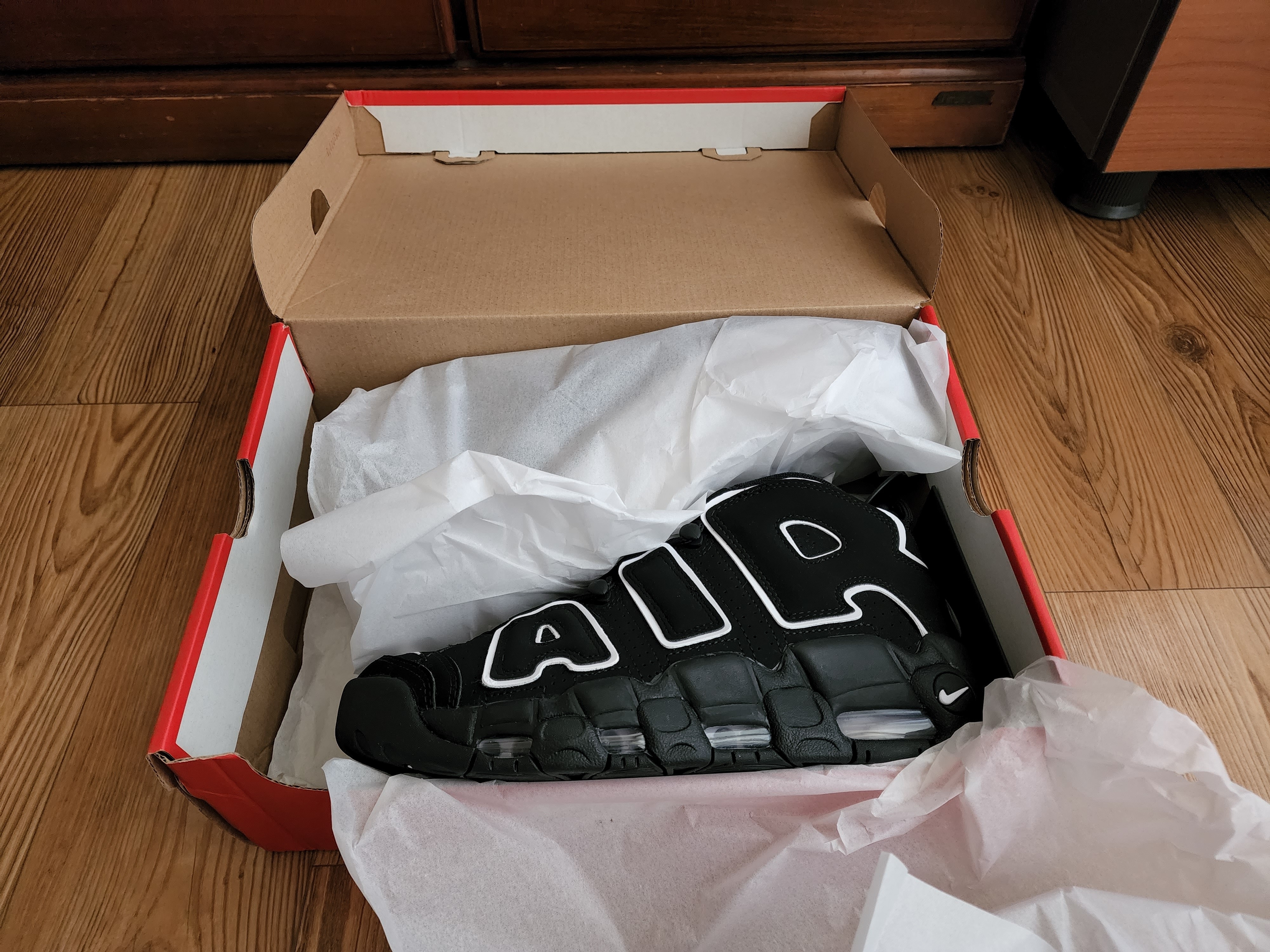Nike Air More Uptempo Black White 2020 착용 스타일 - 3