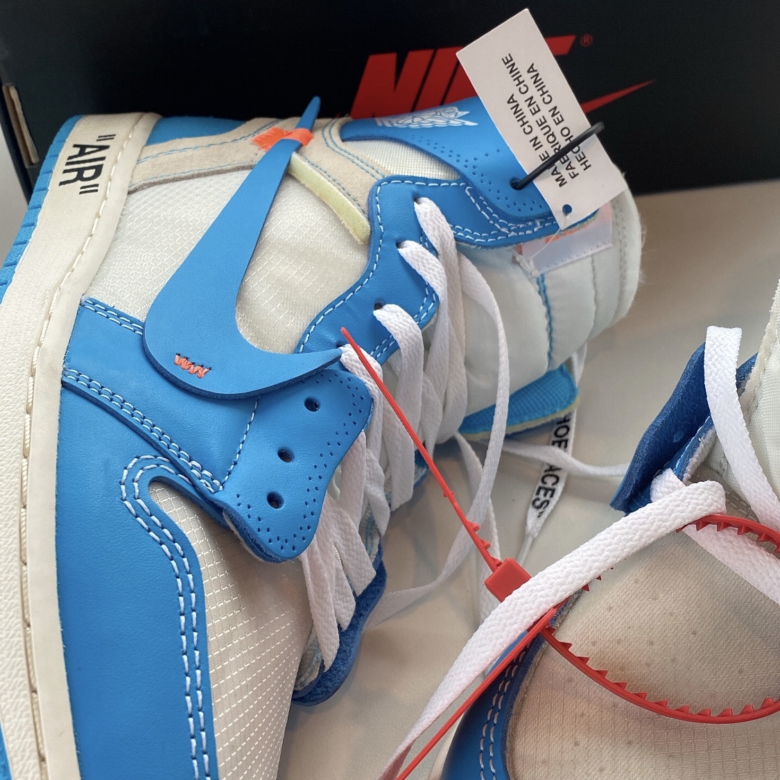 Jordan 1 x Off-White Retro High University Blue 착용 스타일