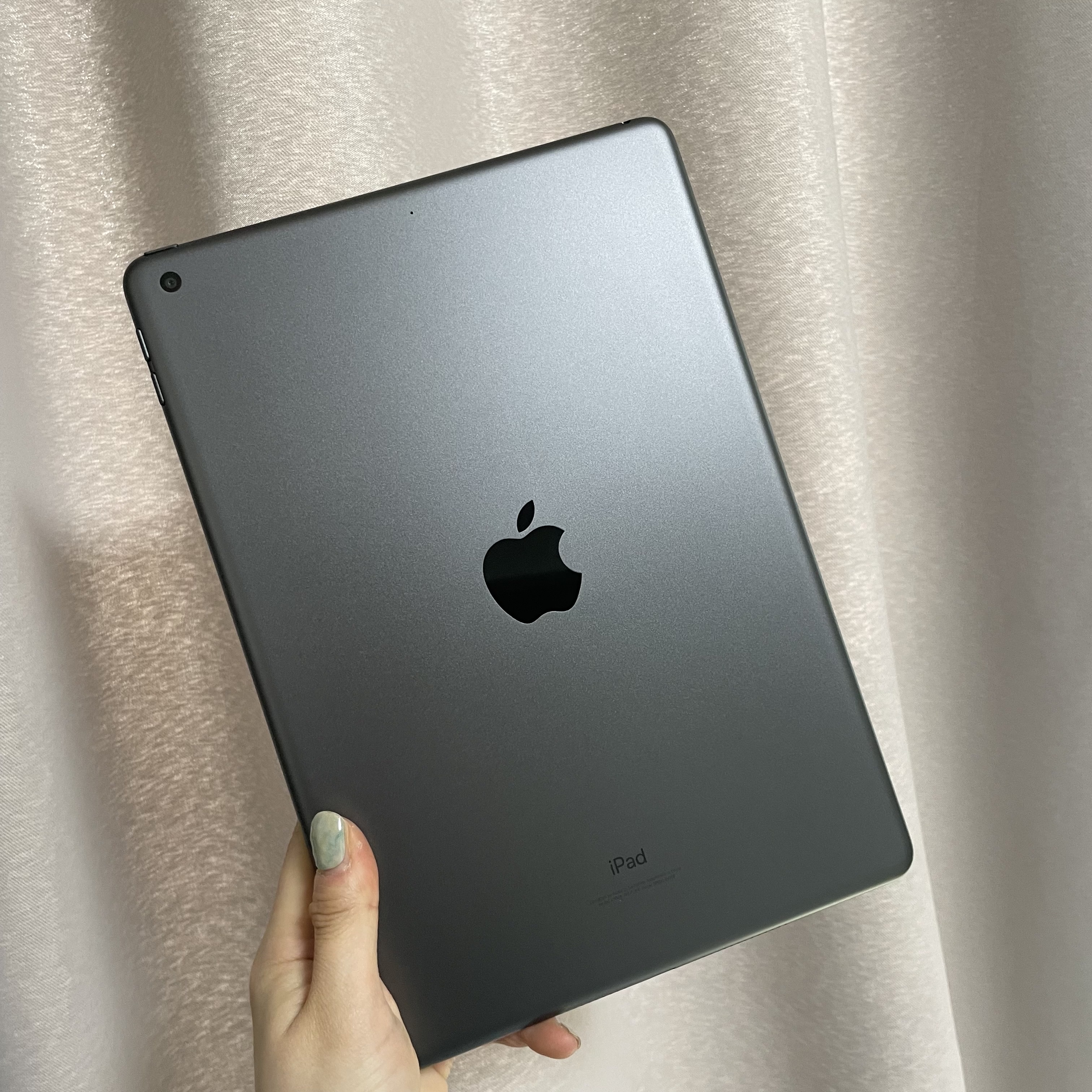Apple iPad 9th Gen Wifi 64GB Space Gray (Korean Ver.) 착용 스타일