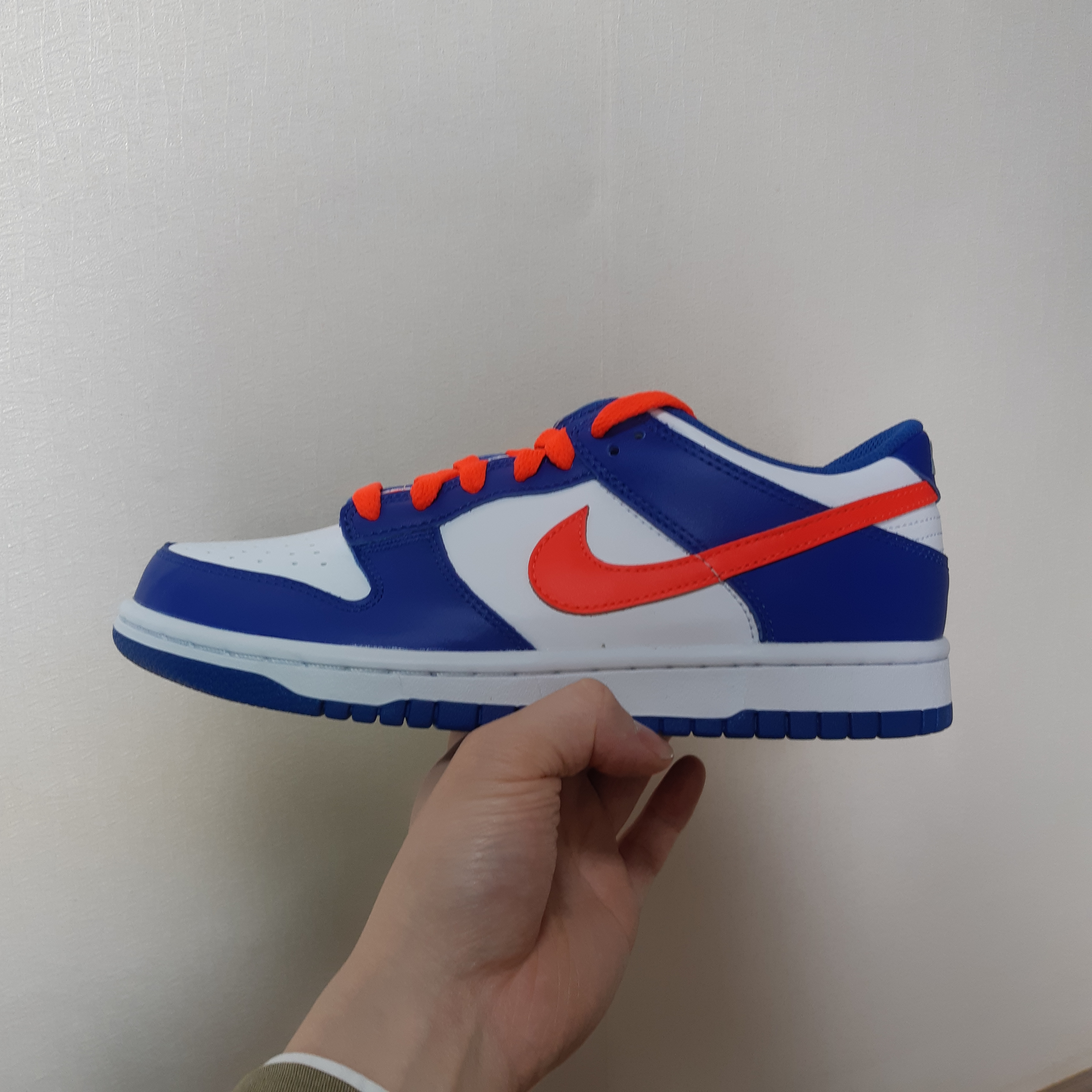 (GS) Nike Dunk Low Bright Crimson Game Royal 착용 스타일 - 1