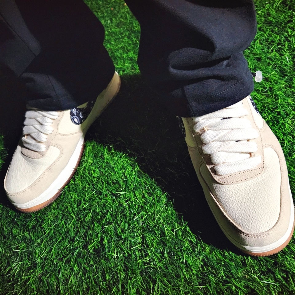 Nike Air Force 1 '07 LV8 Paisley Swoosh 착용 스타일 - 4