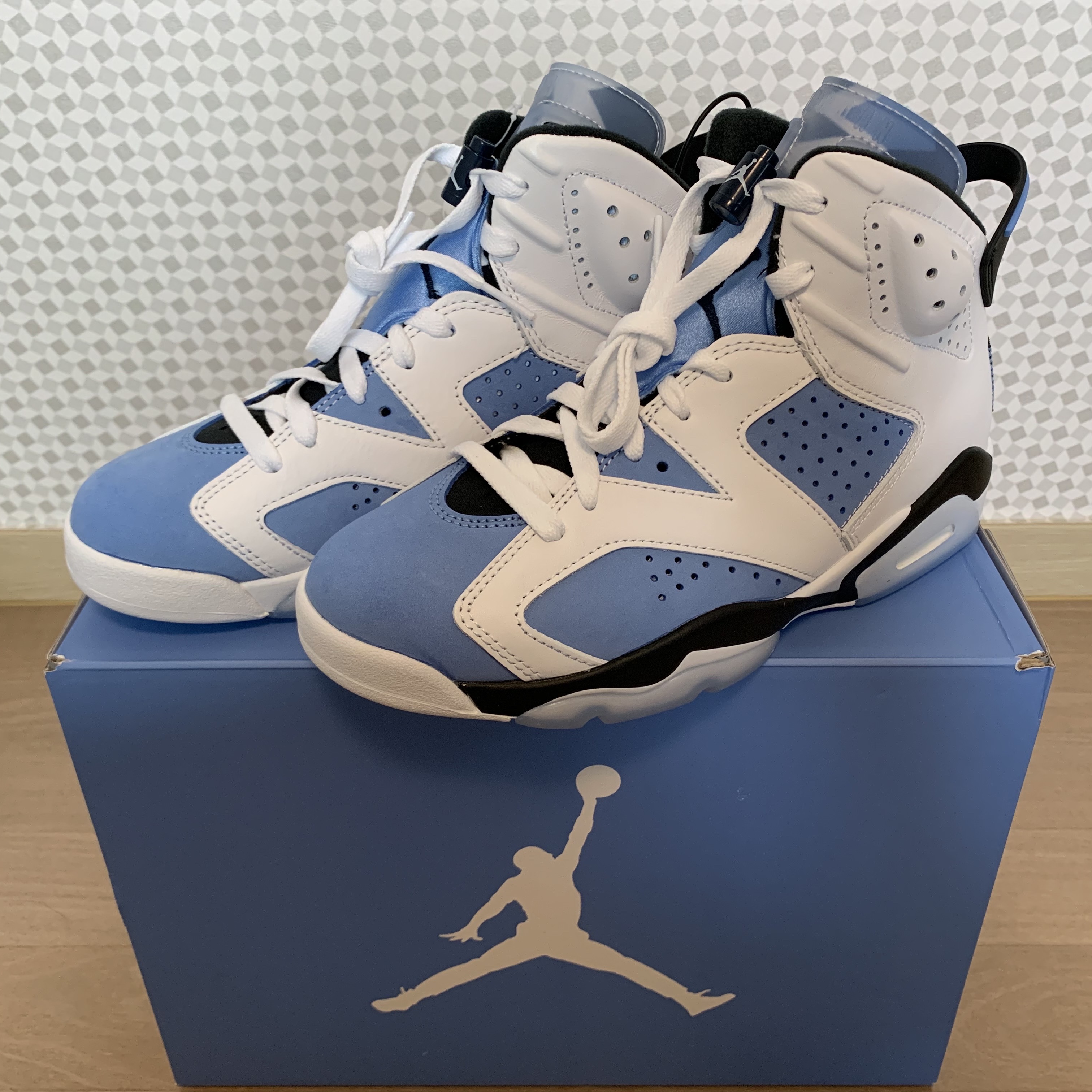 Jordan 6 Retro University Blue 착용 스타일