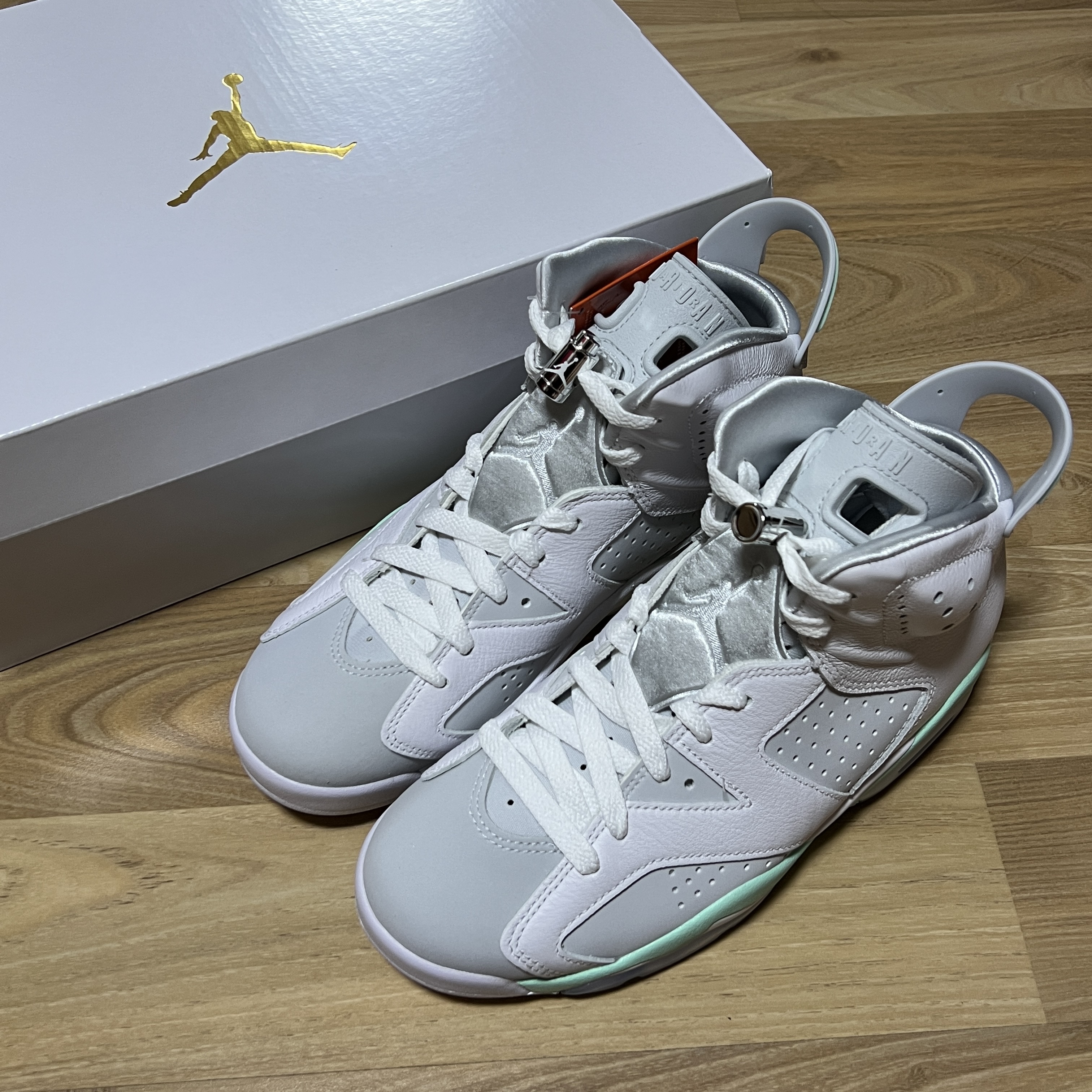 (W) Jordan 6 Retro Mint Foam 착용 스타일