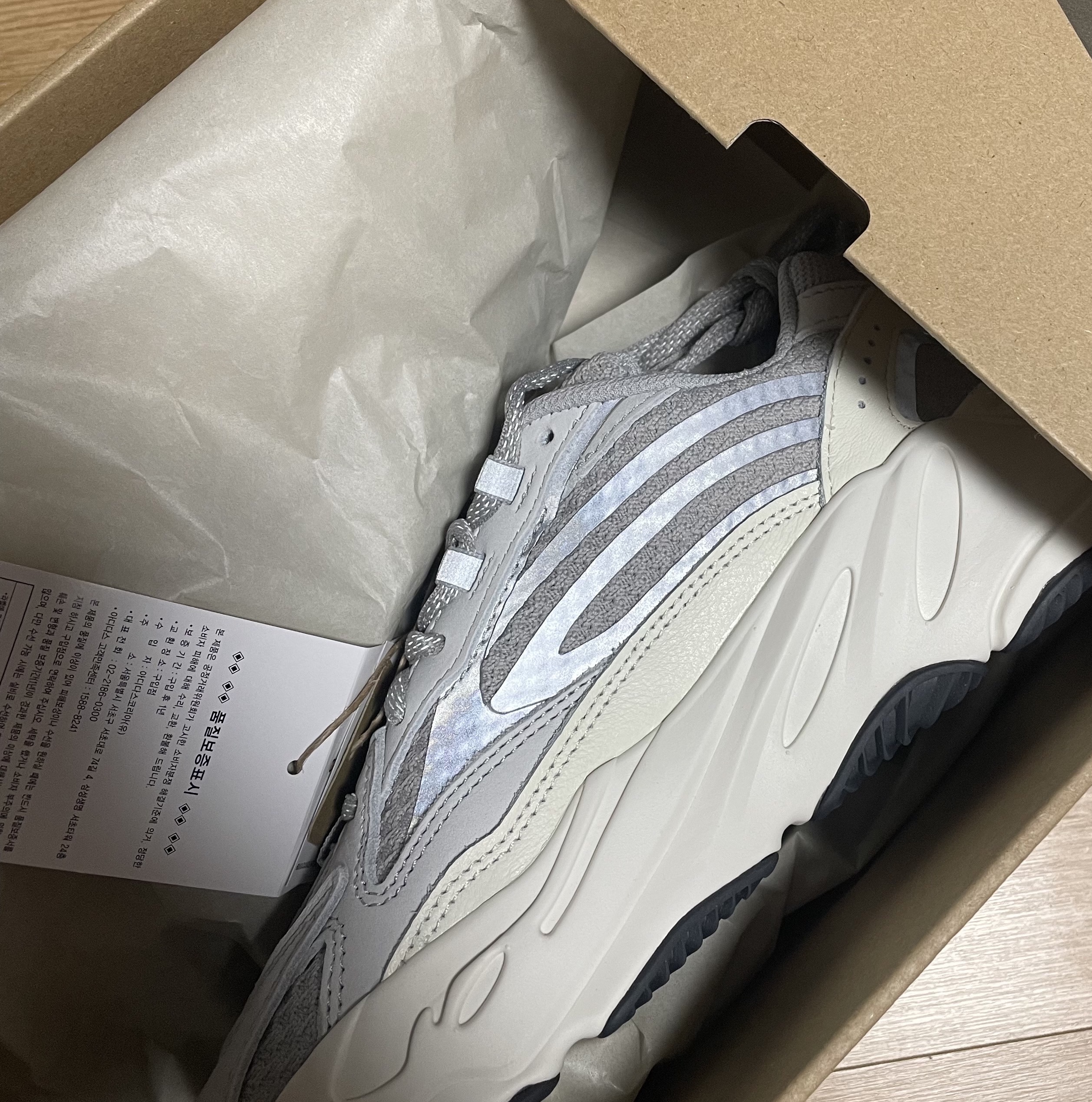 Adidas Yeezy Boost 700 V2 Static 2022 착용 스타일