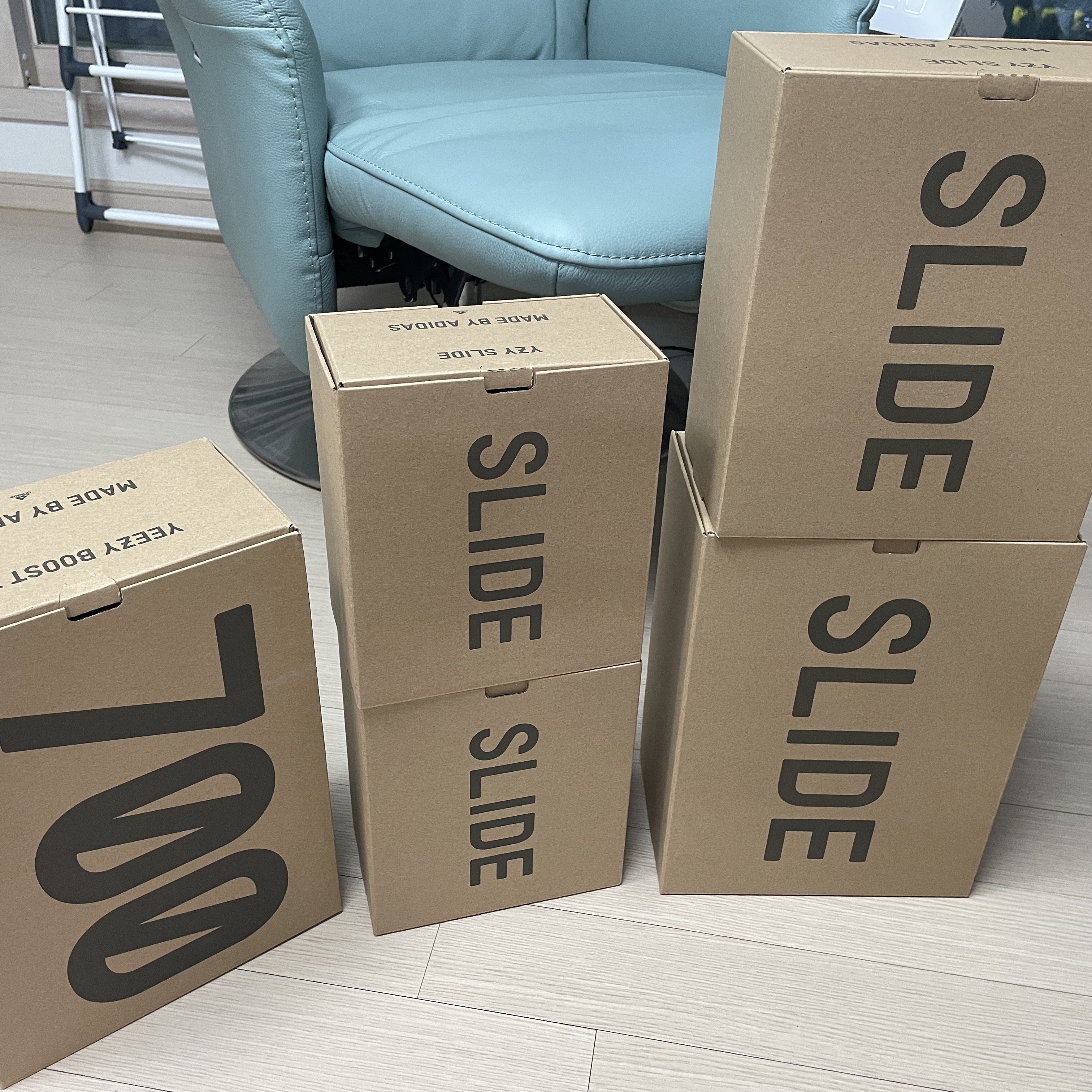 Adidas Yeezy Boost 700 V2 Static 2022, Adidas Yeezy Slide Onyx 착용 스타일