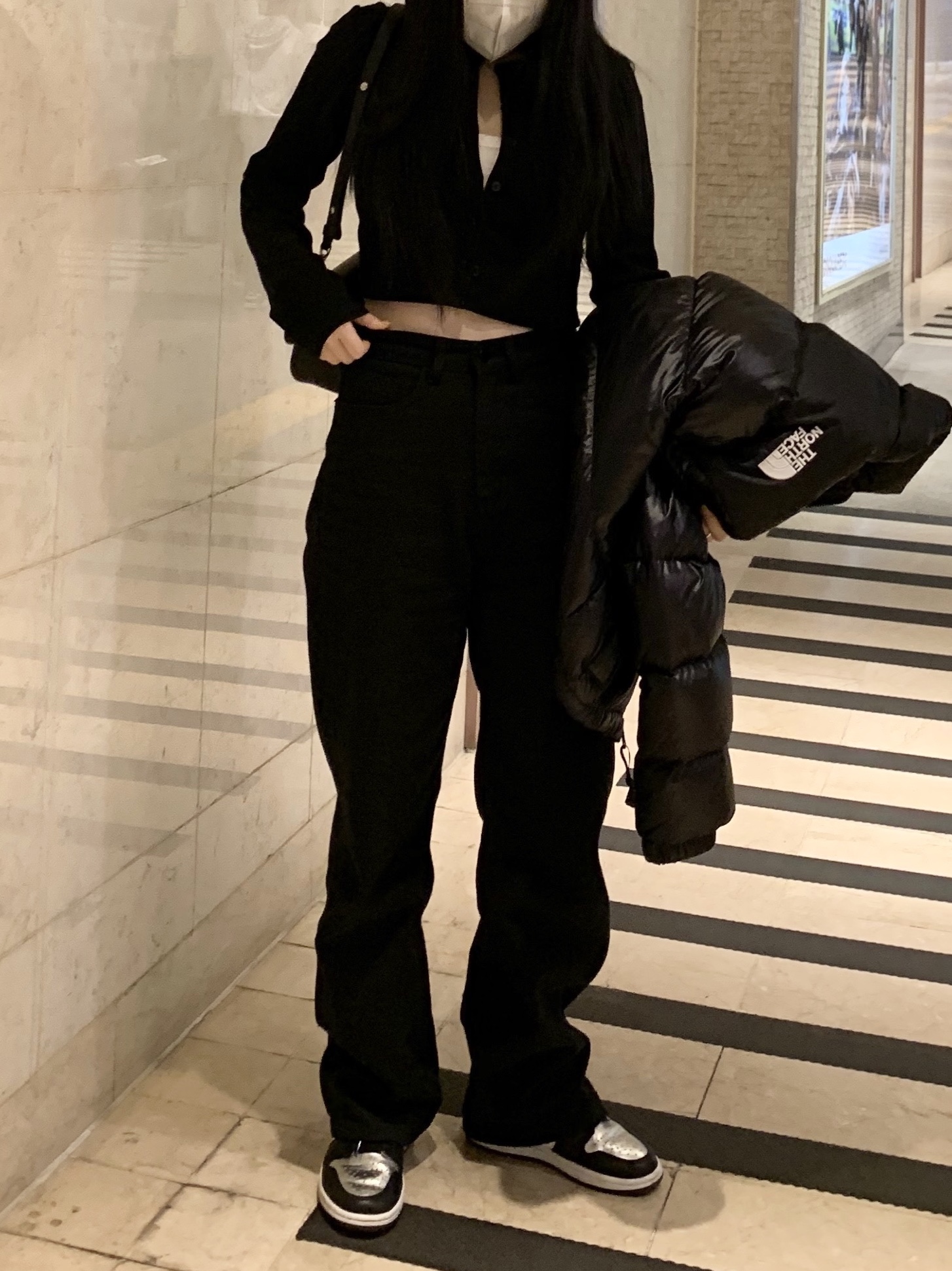 Louis Vuitton Buci Epi Black, (W) The North Face White Label Novelty Nuptse Down Jacket Black 착용 스타일 - 2