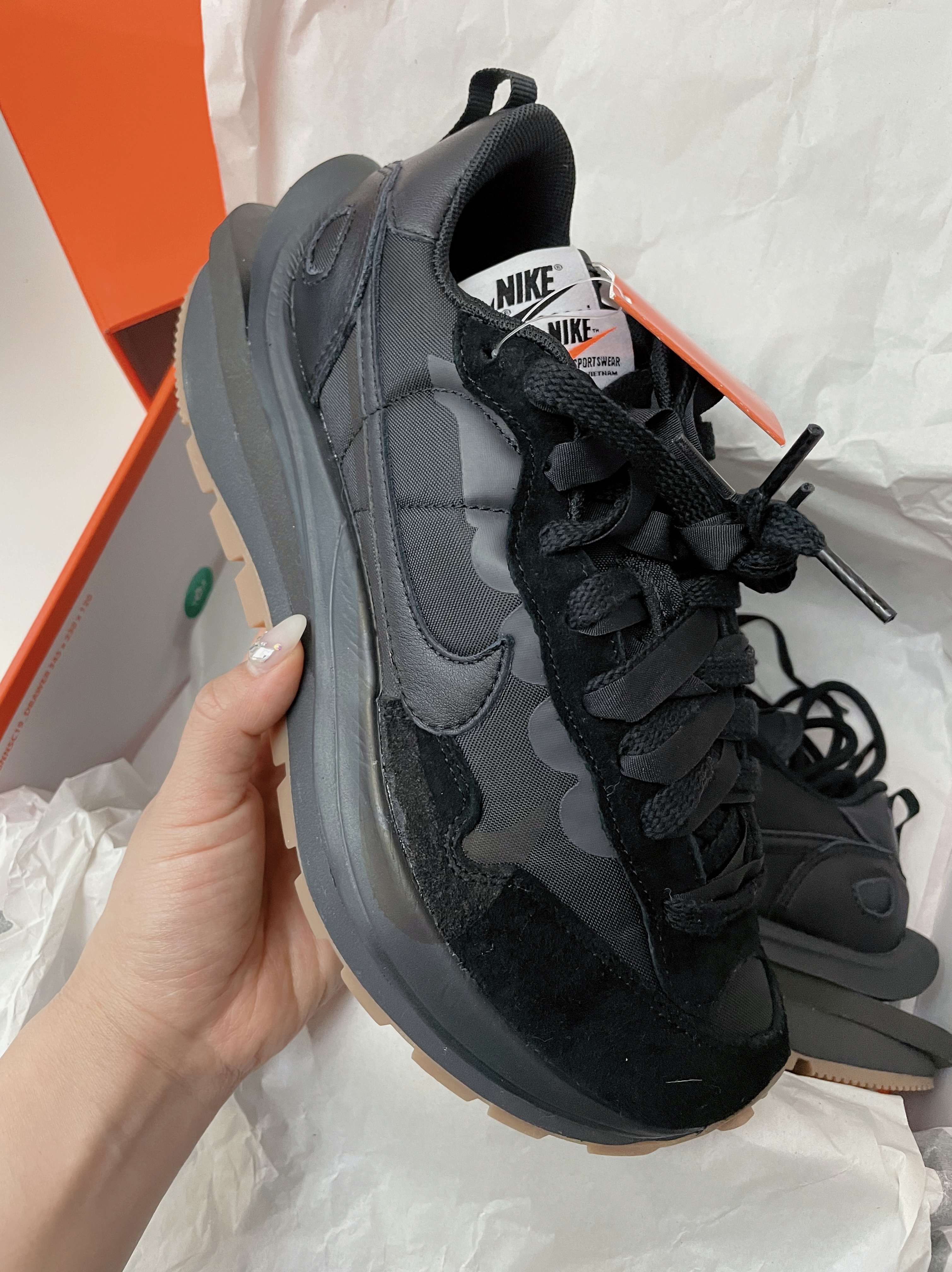 Nike x Sacai VaporWaffle Black and Gum 착용 스타일