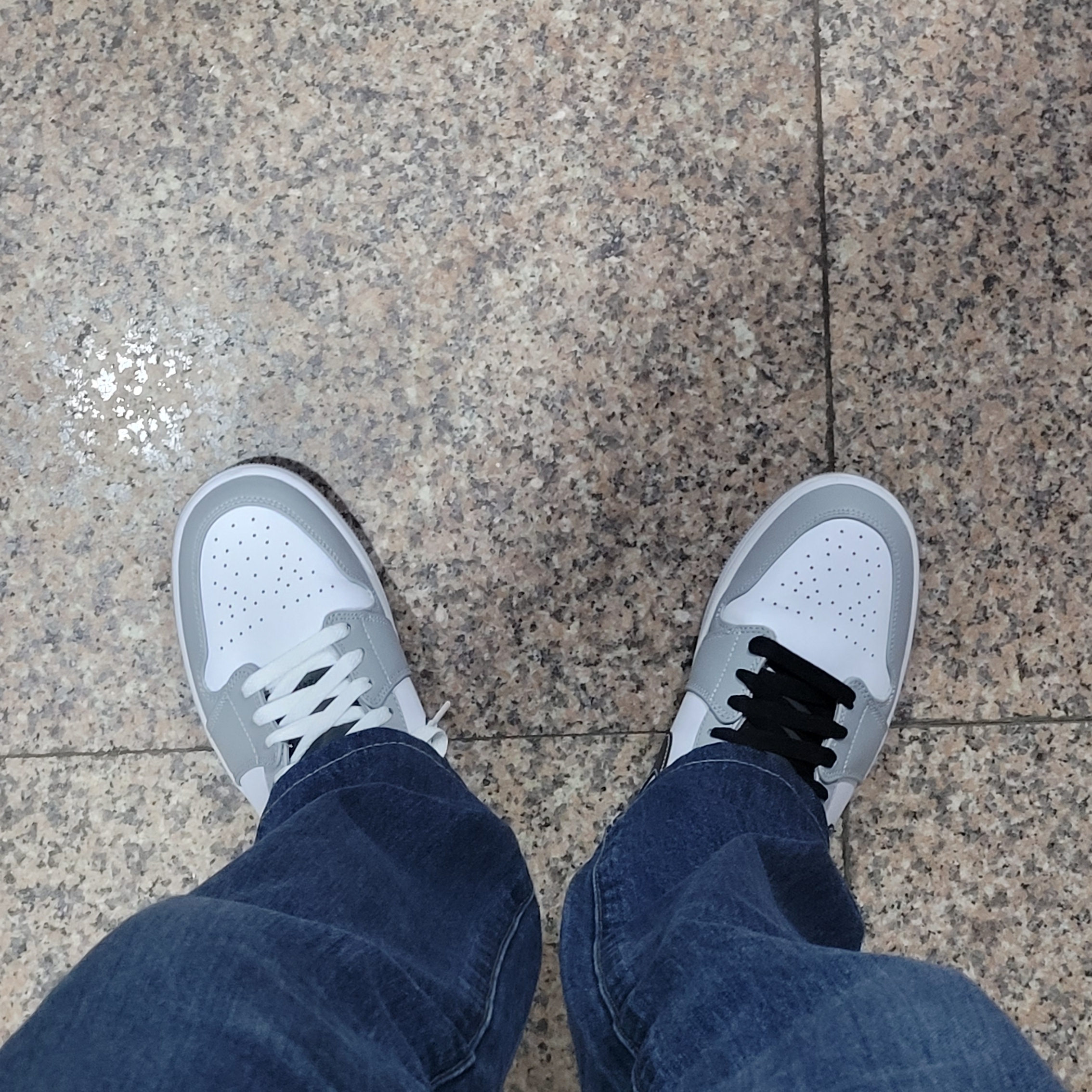 Jordan 1 Mid Light Smoke Grey Anthracite 착용 스타일 - 3