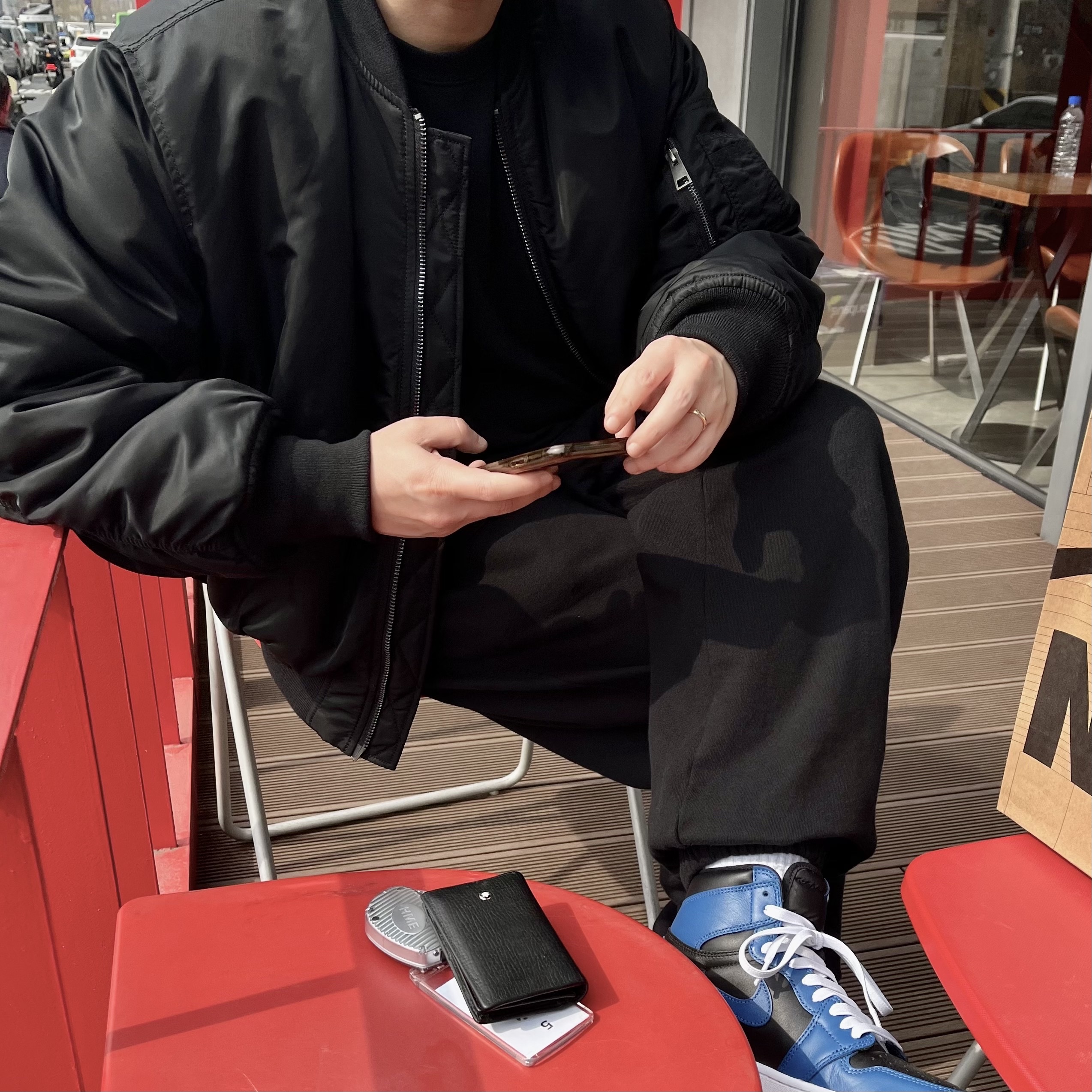 Nike Dunk Low Retro Black, Jordan 1 Retro High OG Dark Marina Blue 착용 스타일
