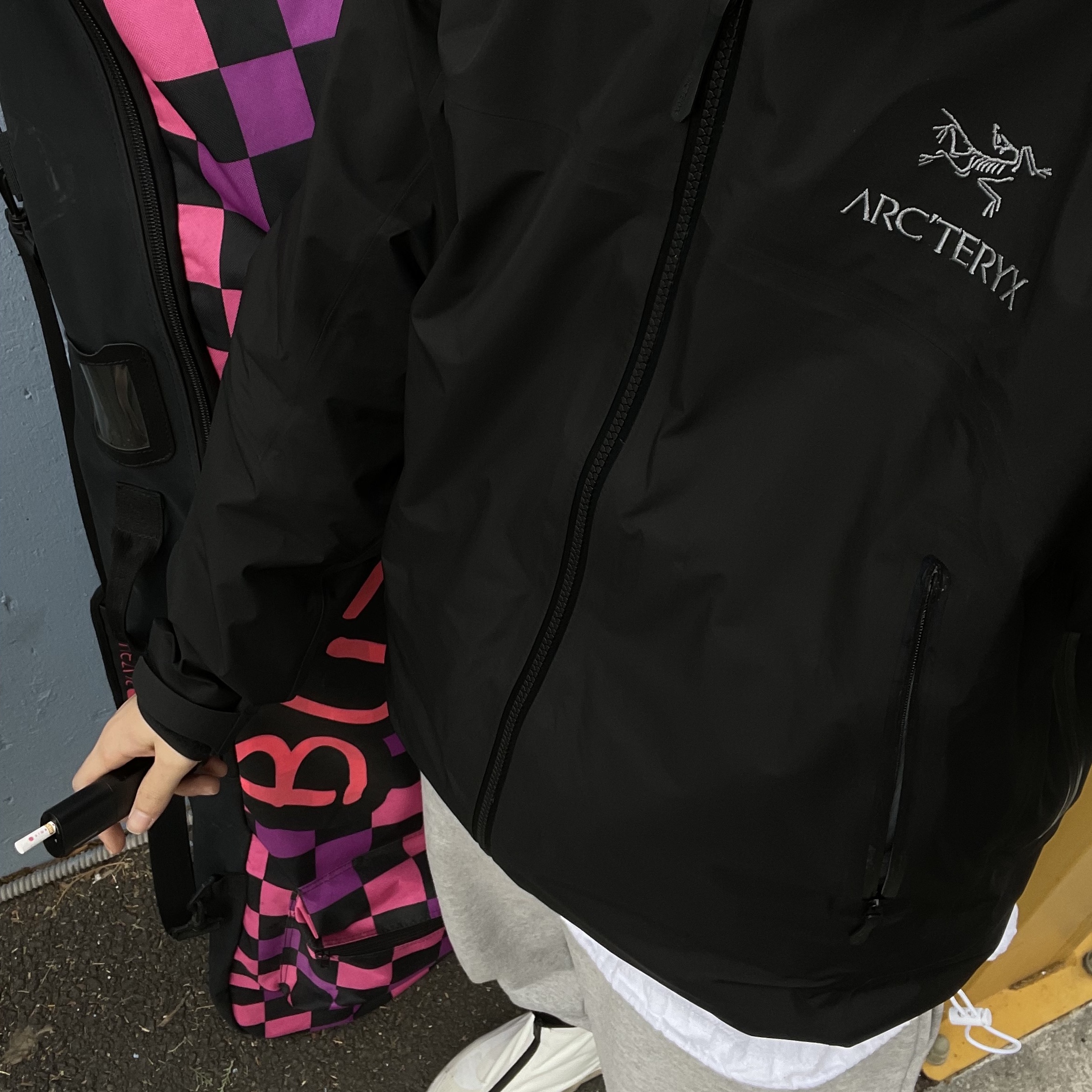 Arc'teryx Beta AR Jacket Black 착용 스타일 - 4