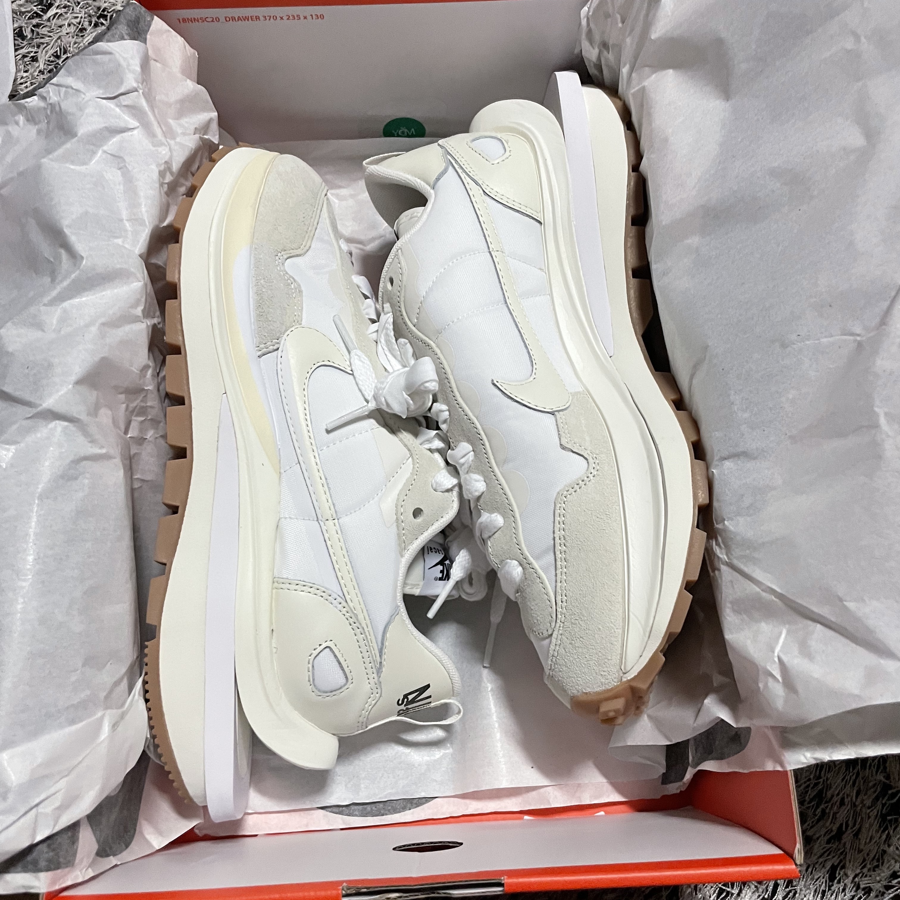 Nike x Sacai VaporWaffle White and Gum 착용 스타일