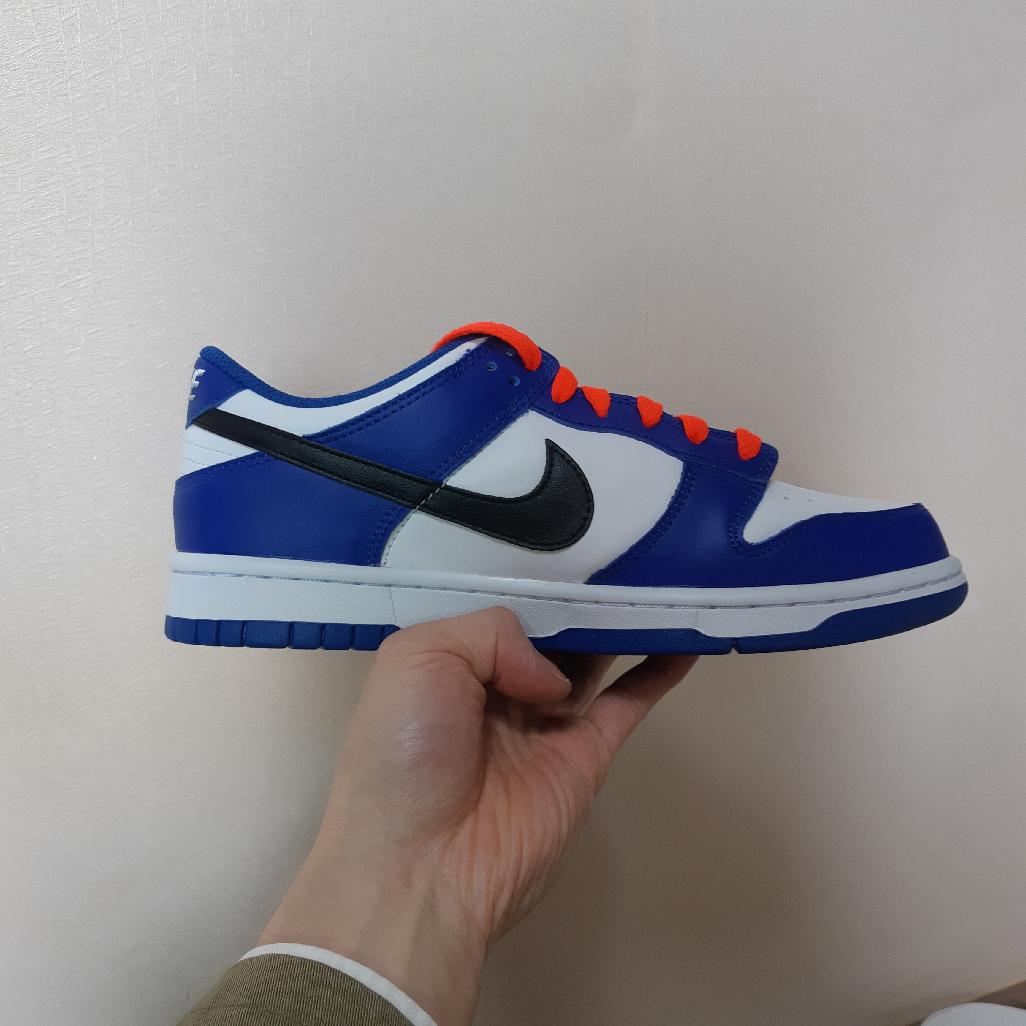(GS) Nike Dunk Low Bright Crimson Game Royal 착용 스타일 - 2