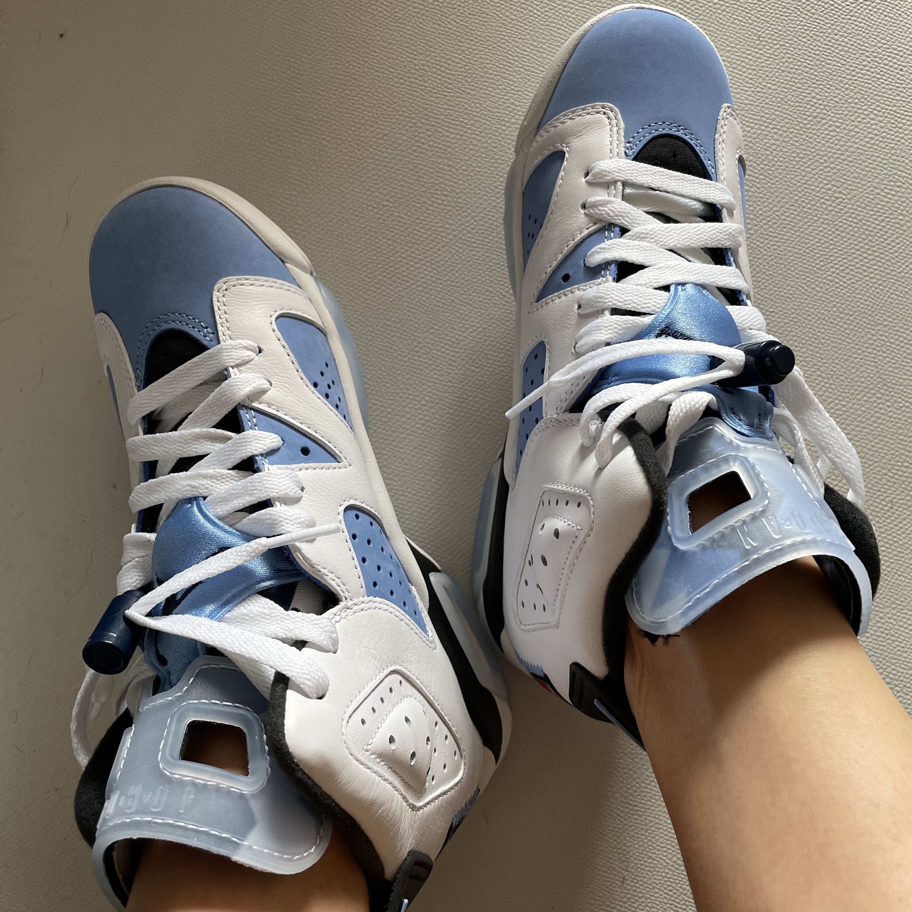 Jordan 6 Retro University Blue, (GS) Jordan 6 Retro University Blue 착용 스타일 - 3