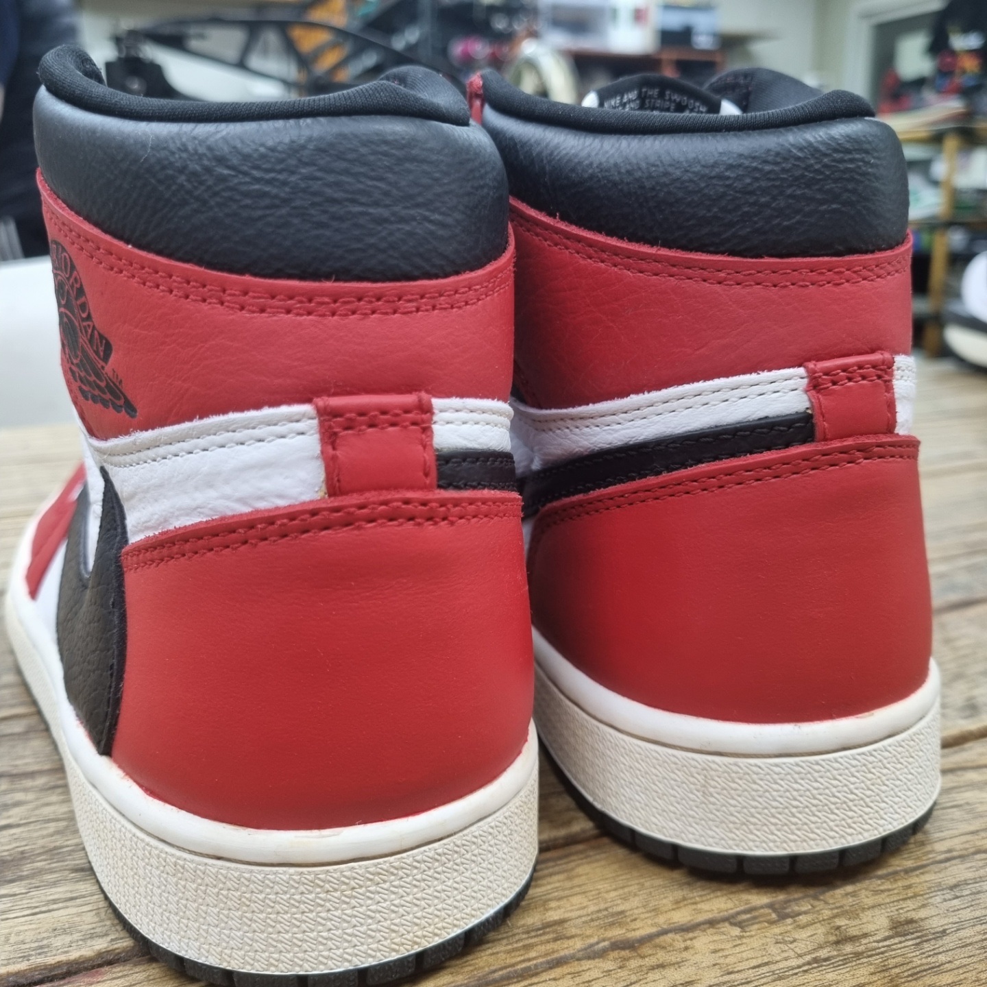 Jordan 1 Retro High OG Light Fusion Red 착용 스타일 - 4