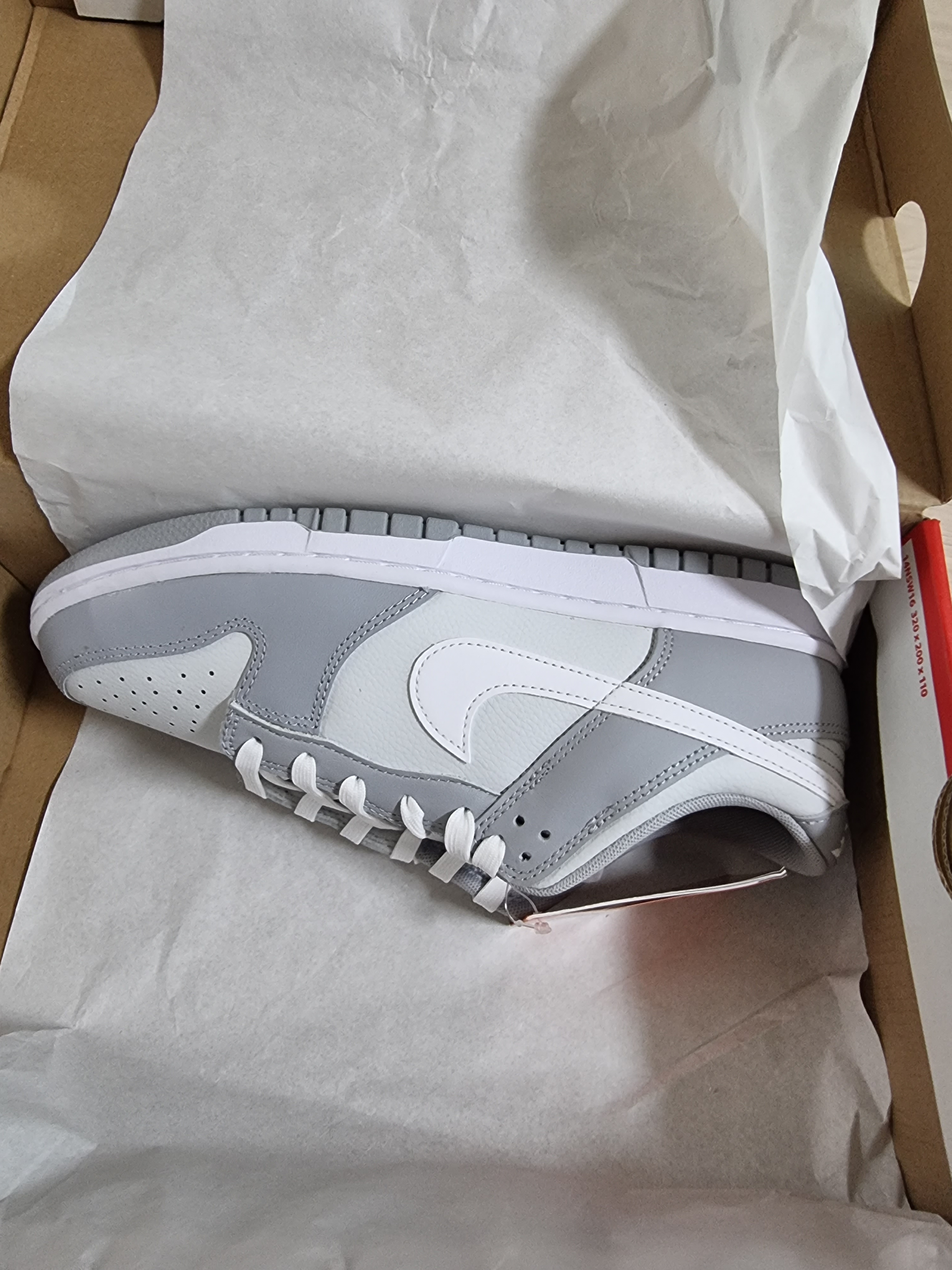 Nike Dunk Low Retro Wolf Grey 착용 스타일 - 2