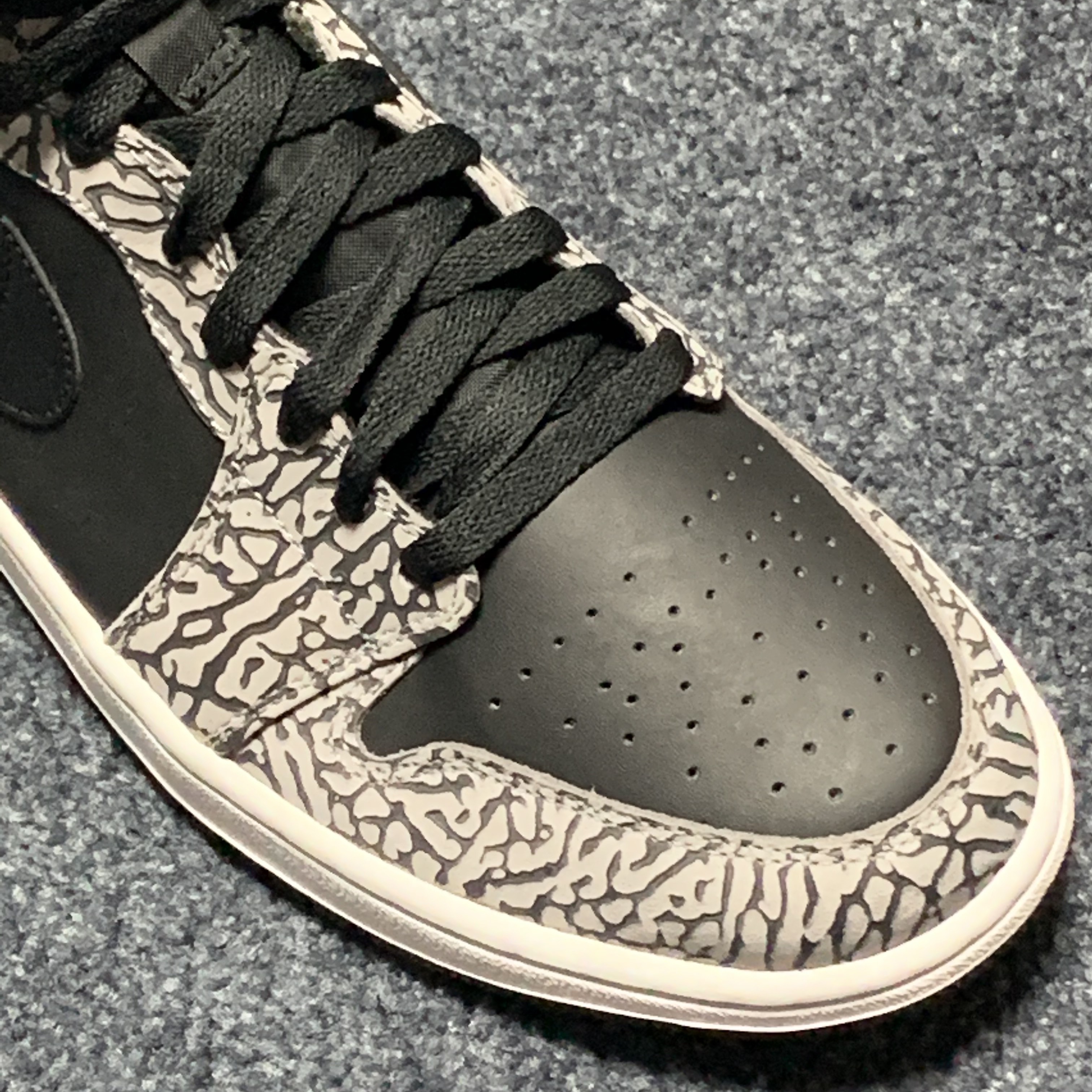 Jordan 1 Retro High Black Elephant Print 착용 스타일 - 1