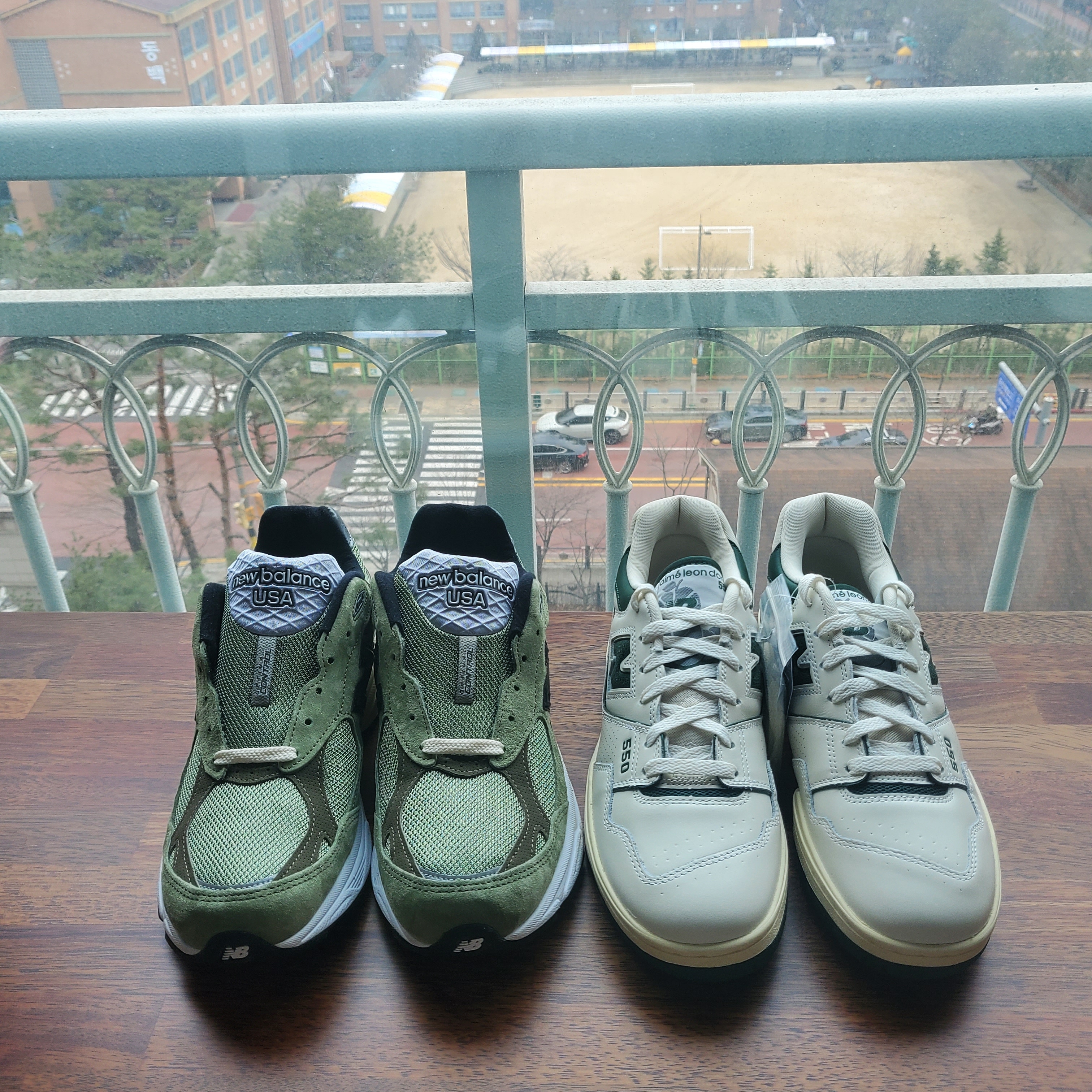 New Balance x Aime Leon Dore 550 Botanical Green, New Balance x JJJJound 990v3 Olive 착용 스타일 - 3