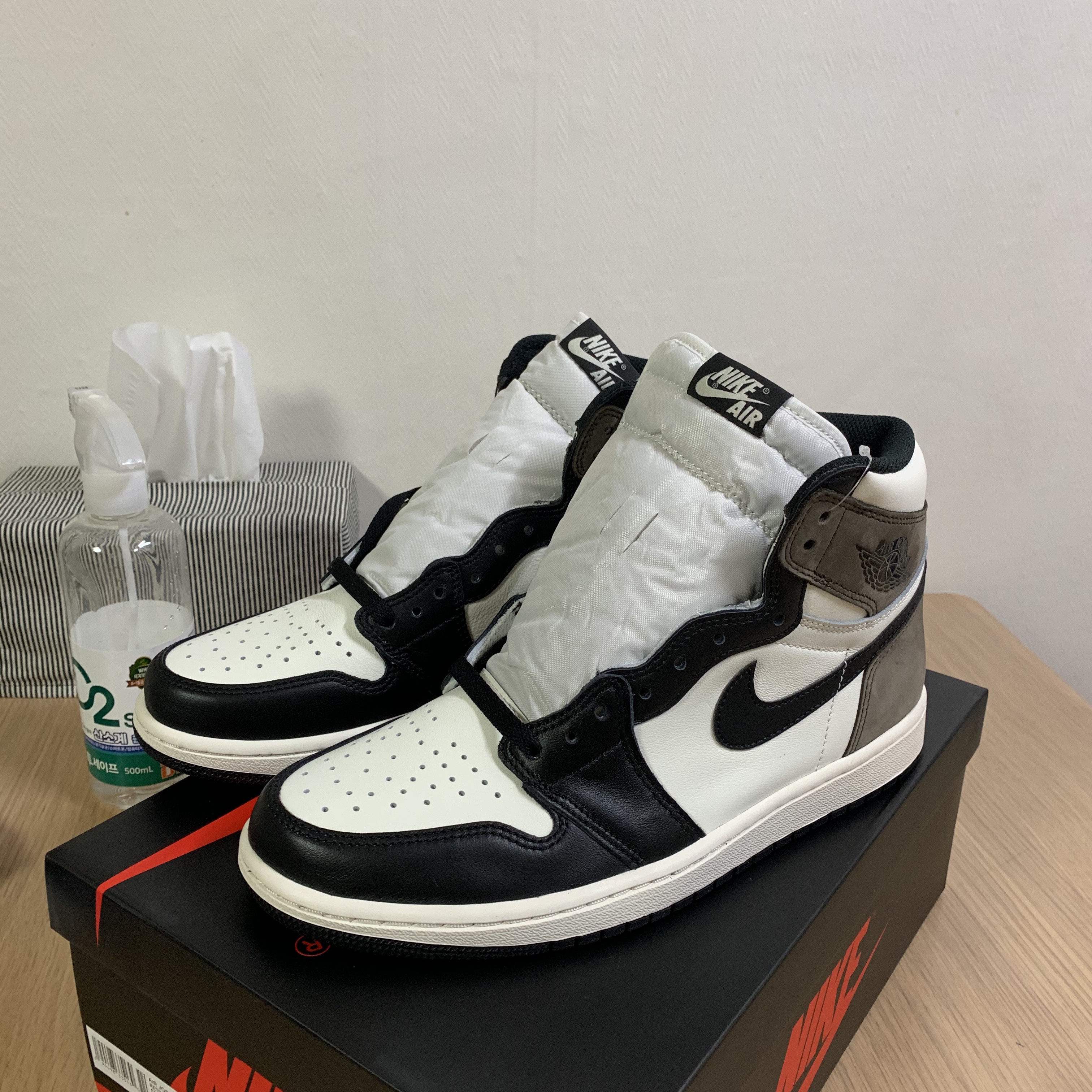 Jordan 1 Retro High OG Black Mocha 착용 스타일