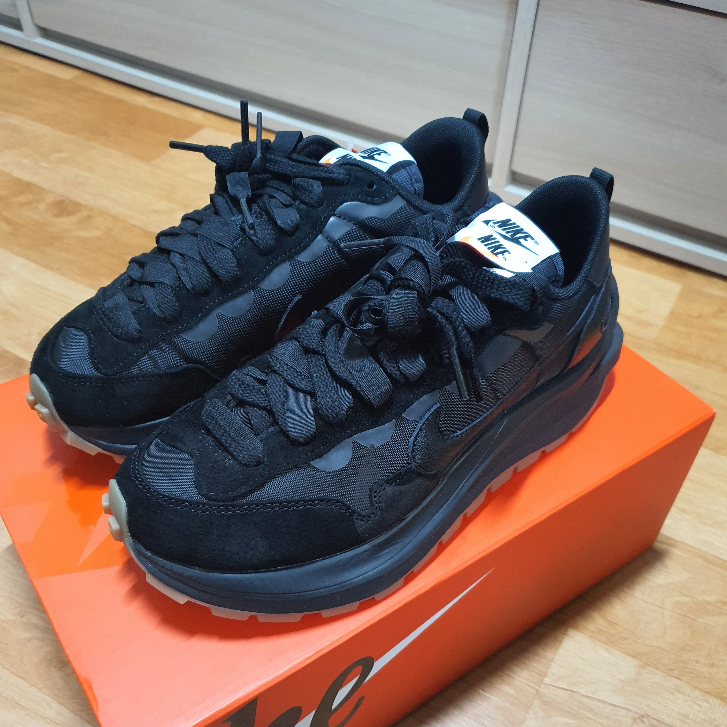 Nike x Sacai VaporWaffle Black and Gum 착용 스타일