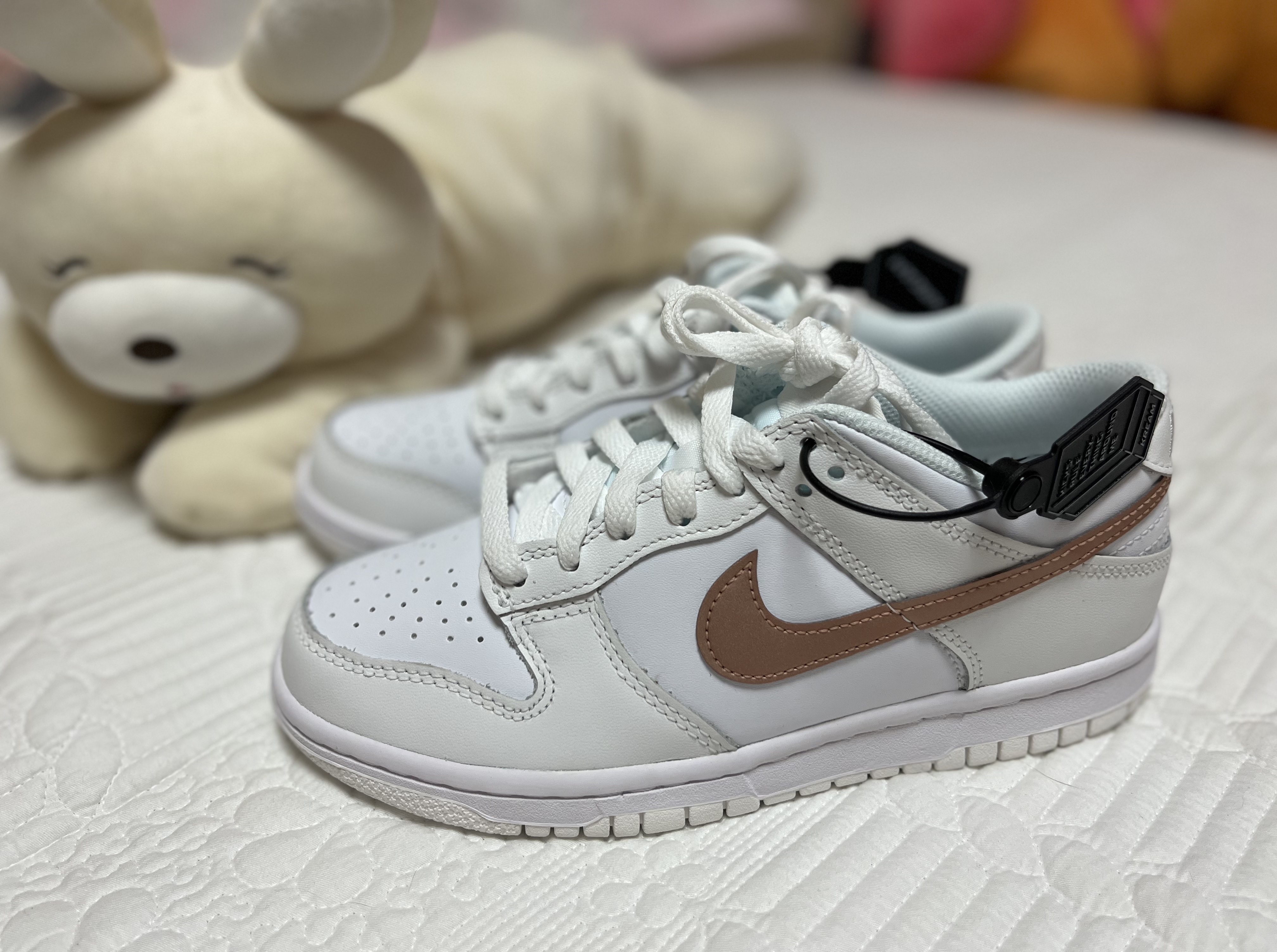 (GS) Nike Dunk Low White Rose Pink 착용 스타일 - 1