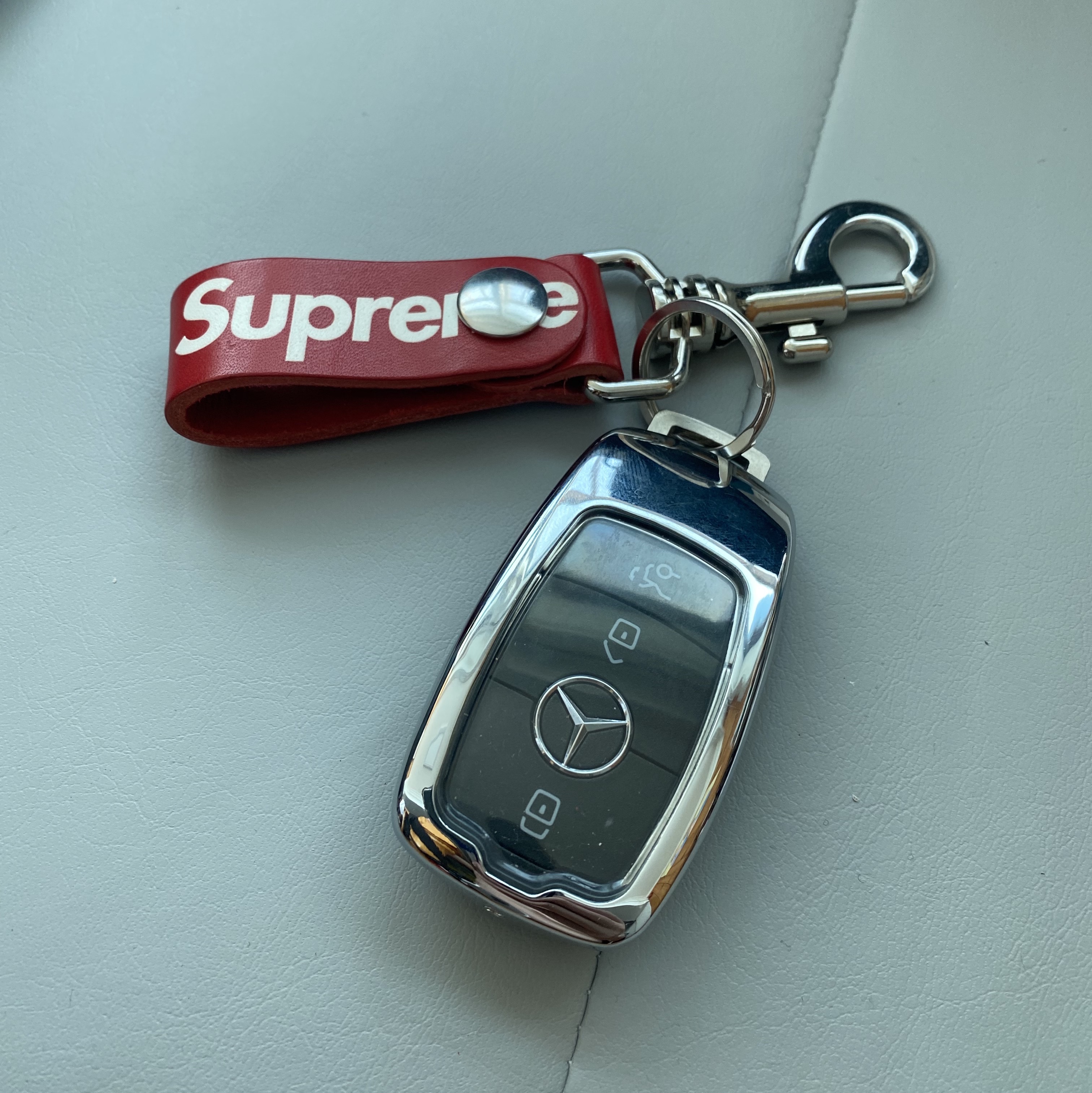 Supreme Leather Key Loop Red - 21SS 착용 스타일