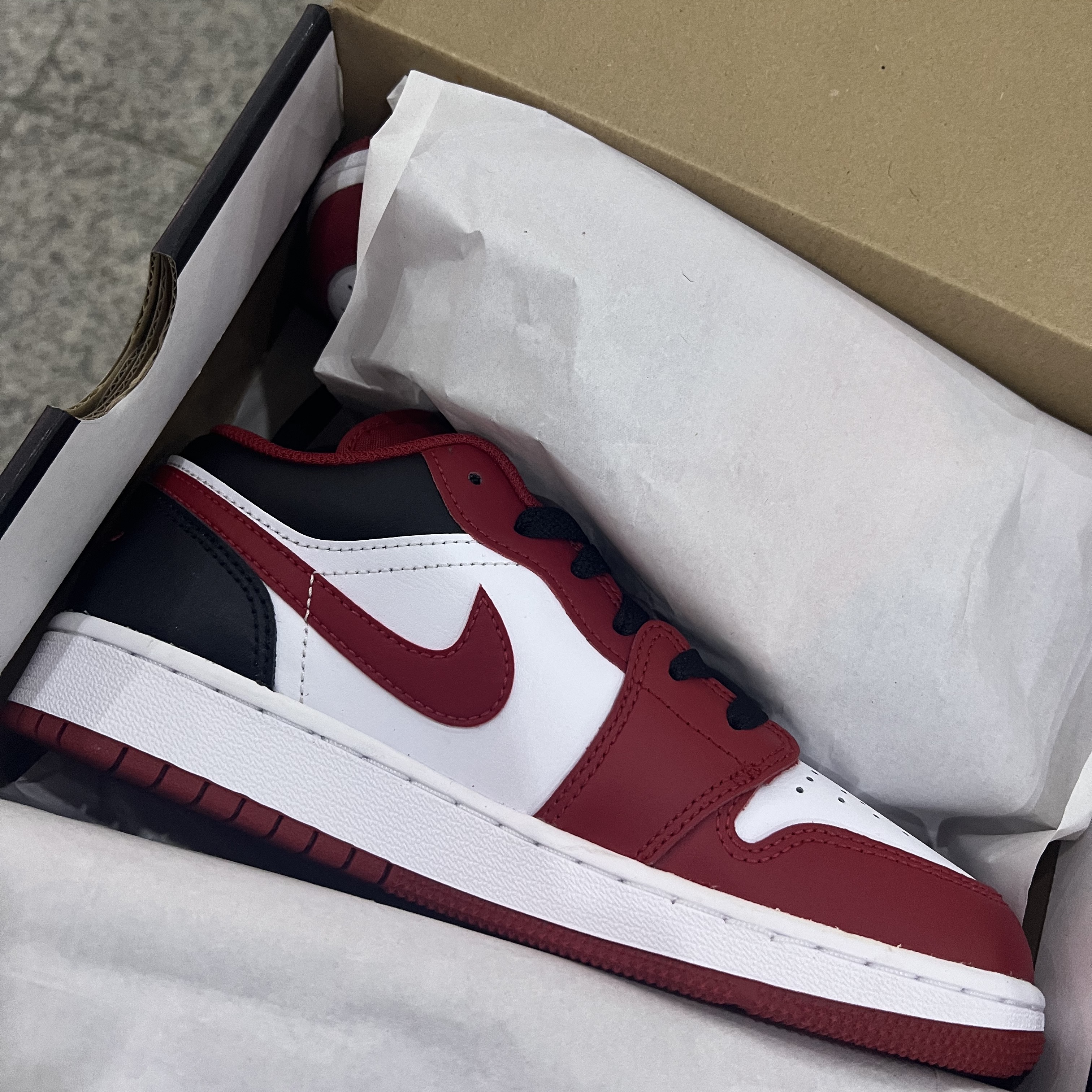 (GS) Jordan 1 Low White Gym Red Black 착용 스타일