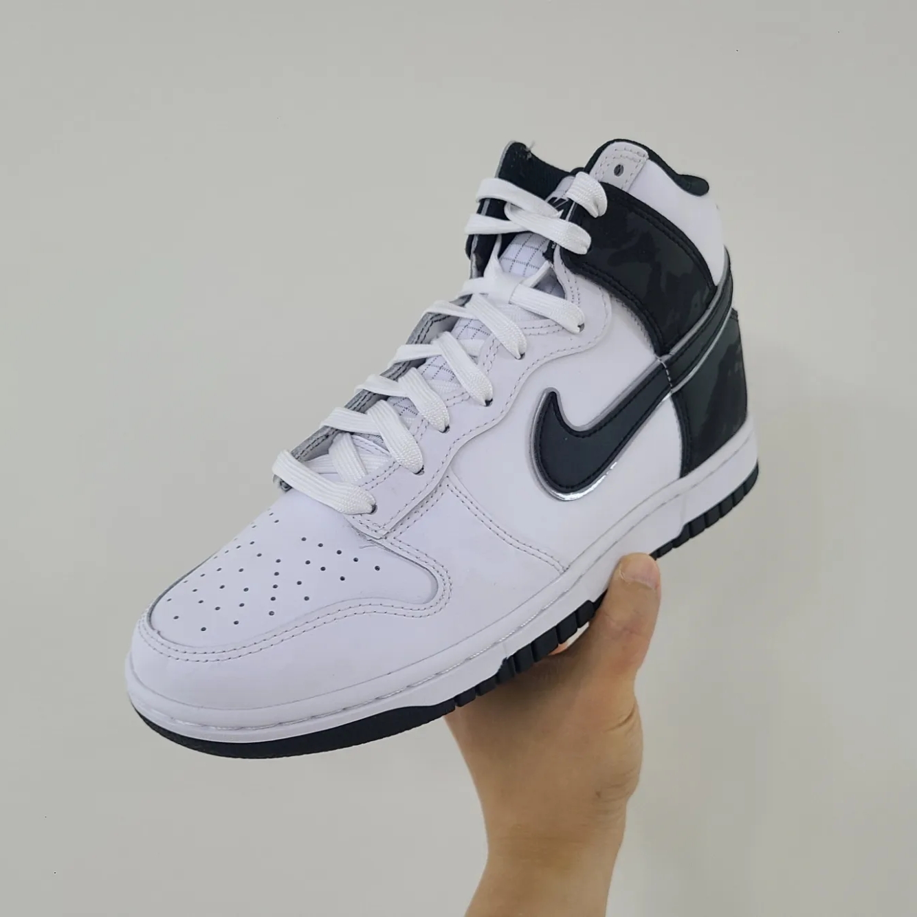 Nike Dunk High Retro SE White Black 착용 스타일 - 1