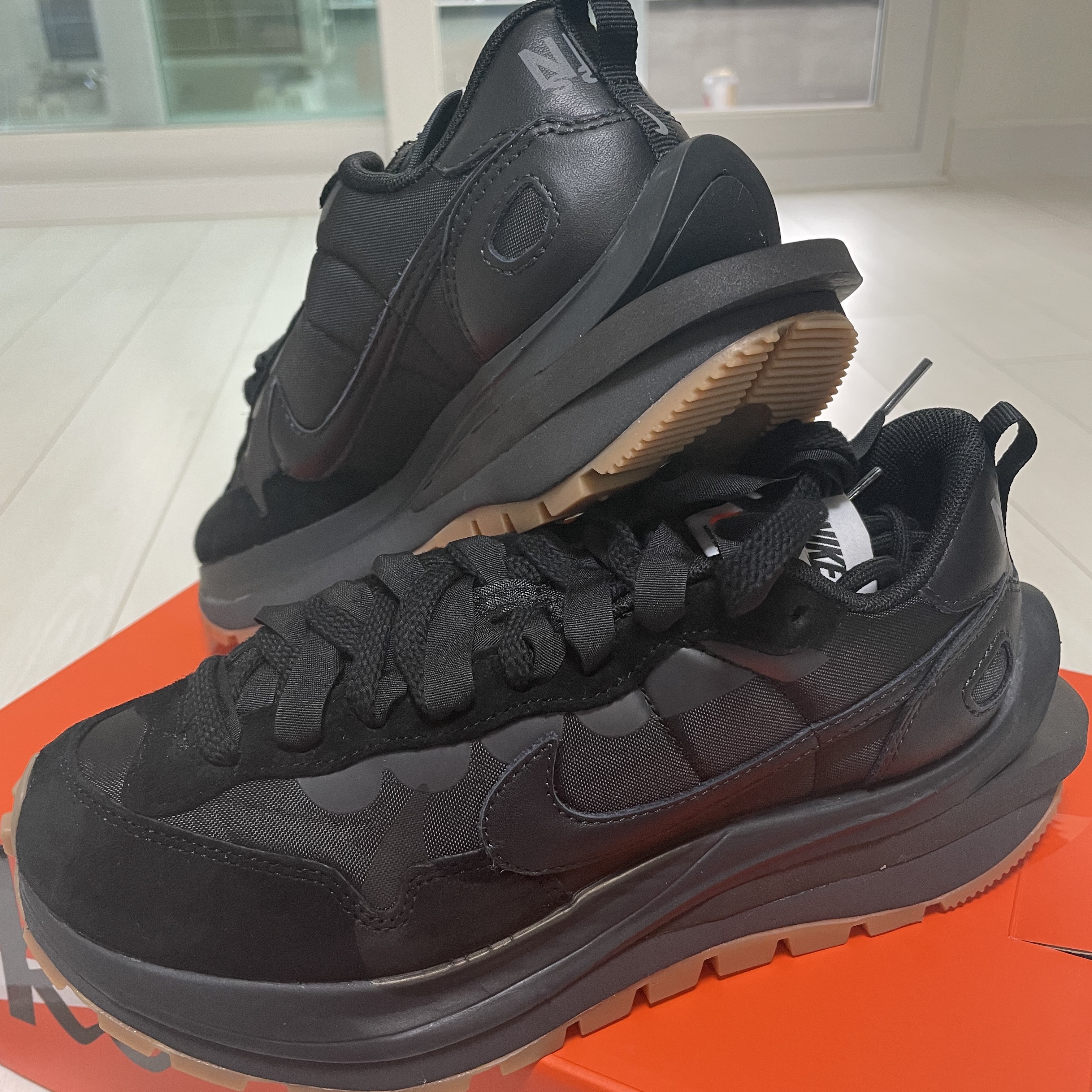 Nike x Sacai VaporWaffle Black and Gum 착용 스타일