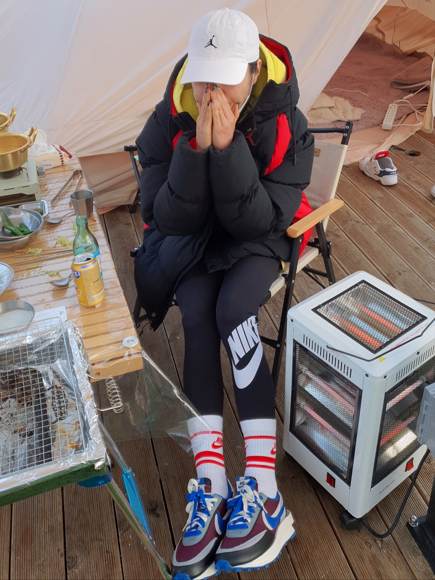 Nike x Sacai x Undercover LDWaffle Night Maroon Team Royal 착용 스타일