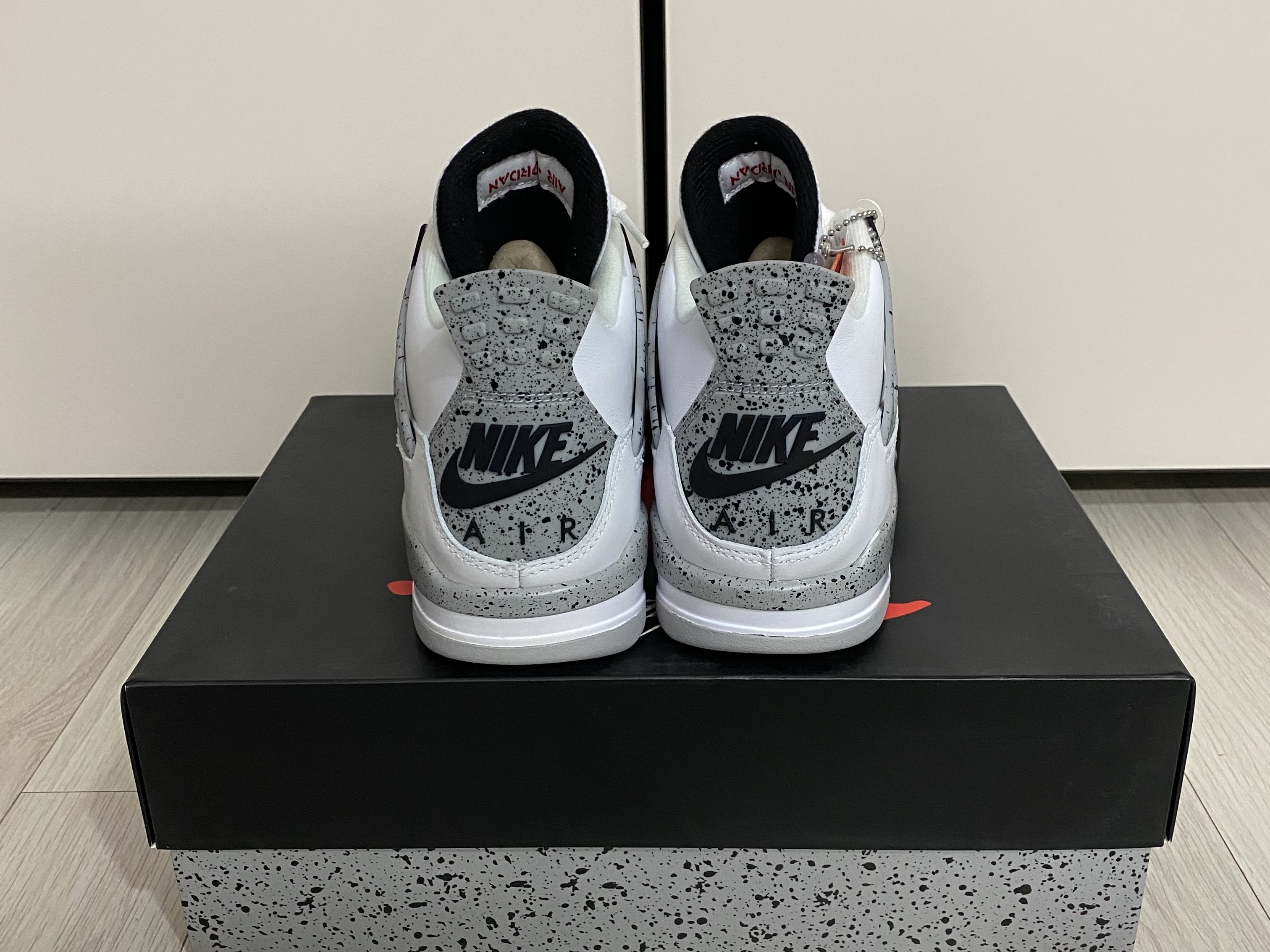 Jordan 4 Retro OG White Cement 2016 착용 스타일 - 2
