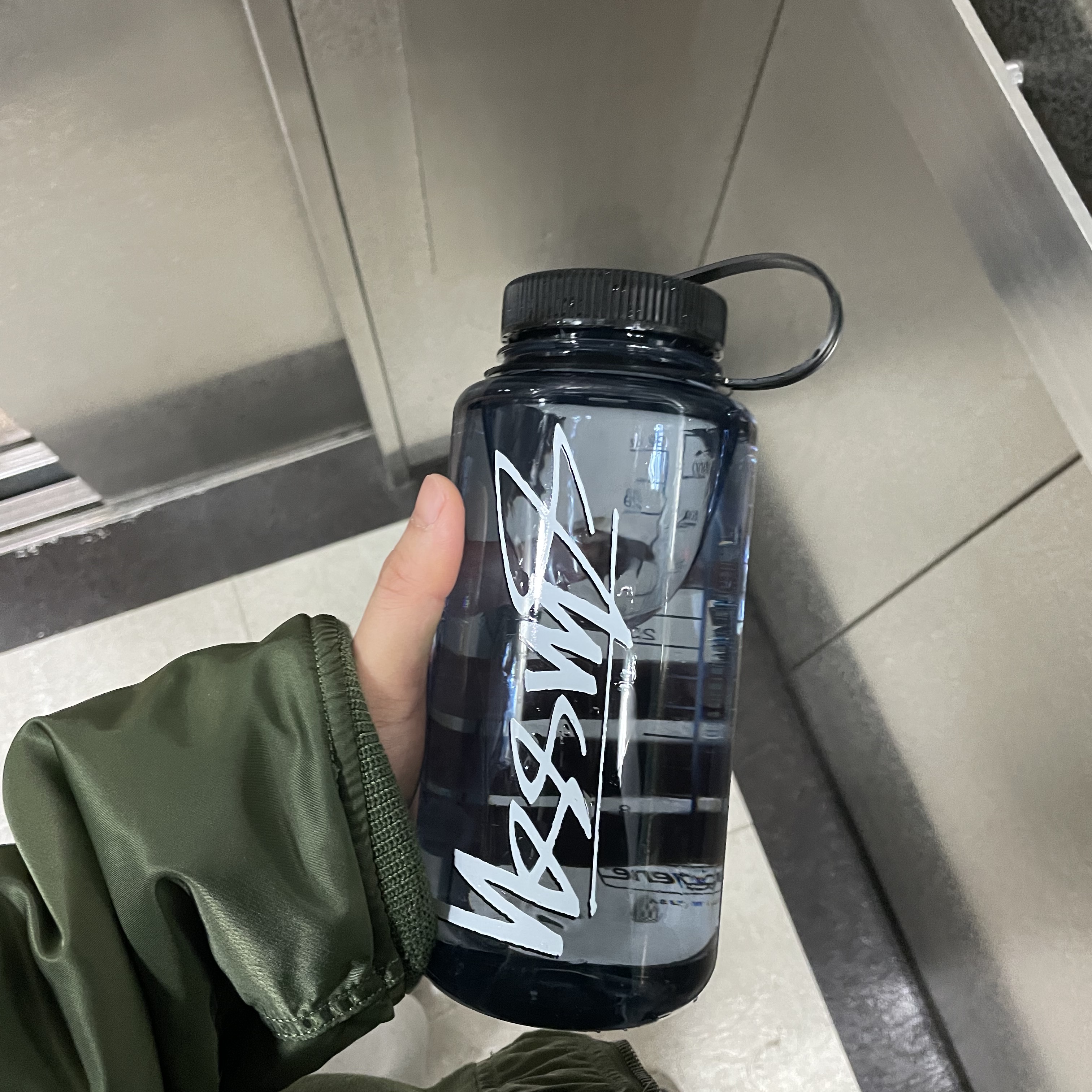 Stussy Nalgene Water Bottle Black 착용 스타일