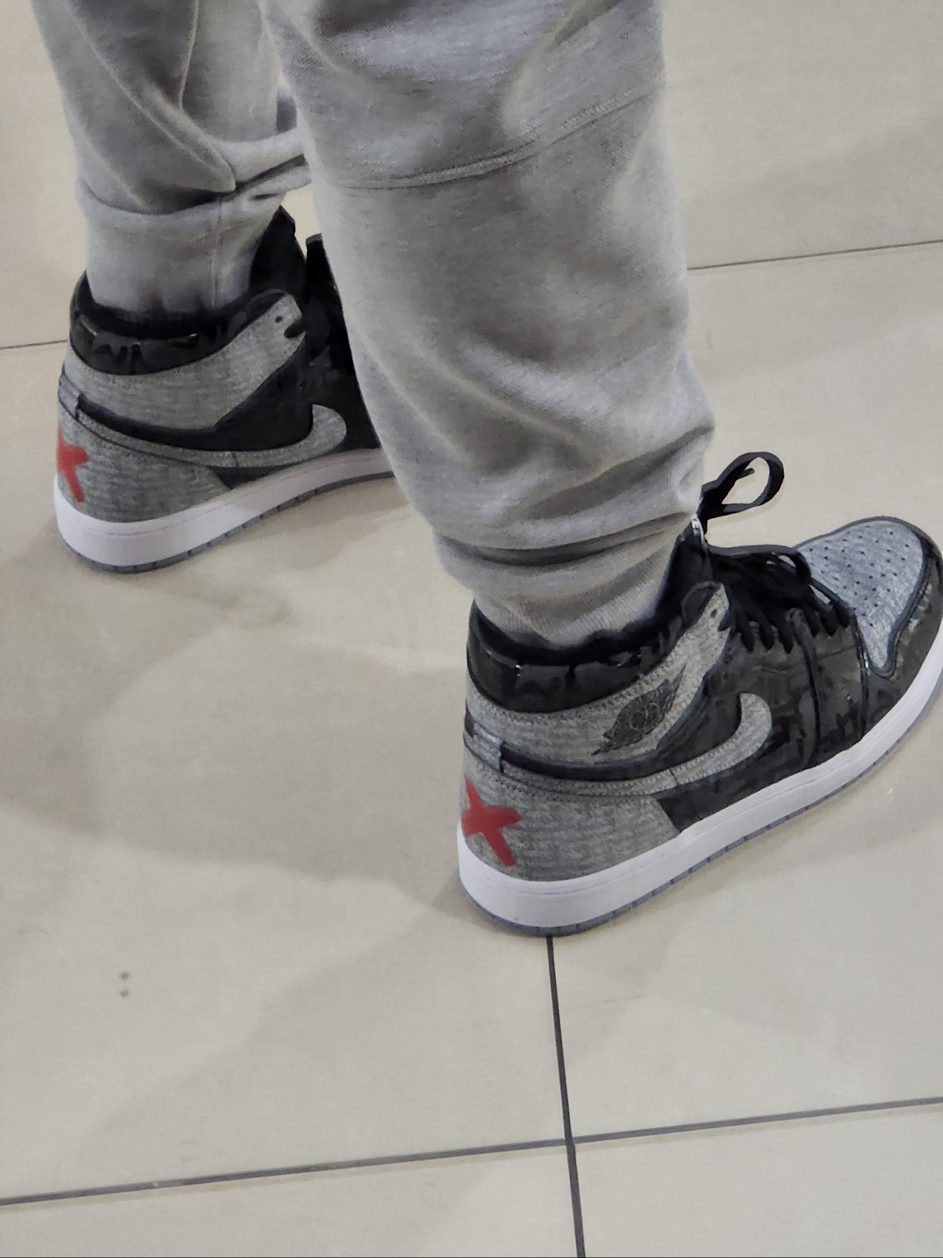 Jordan 1 Retro High OG Rebellionaire, Nike NRG Solo Swoosh Satin Bomber Jacket Black Doll - Asia 착용 스타일 - 3