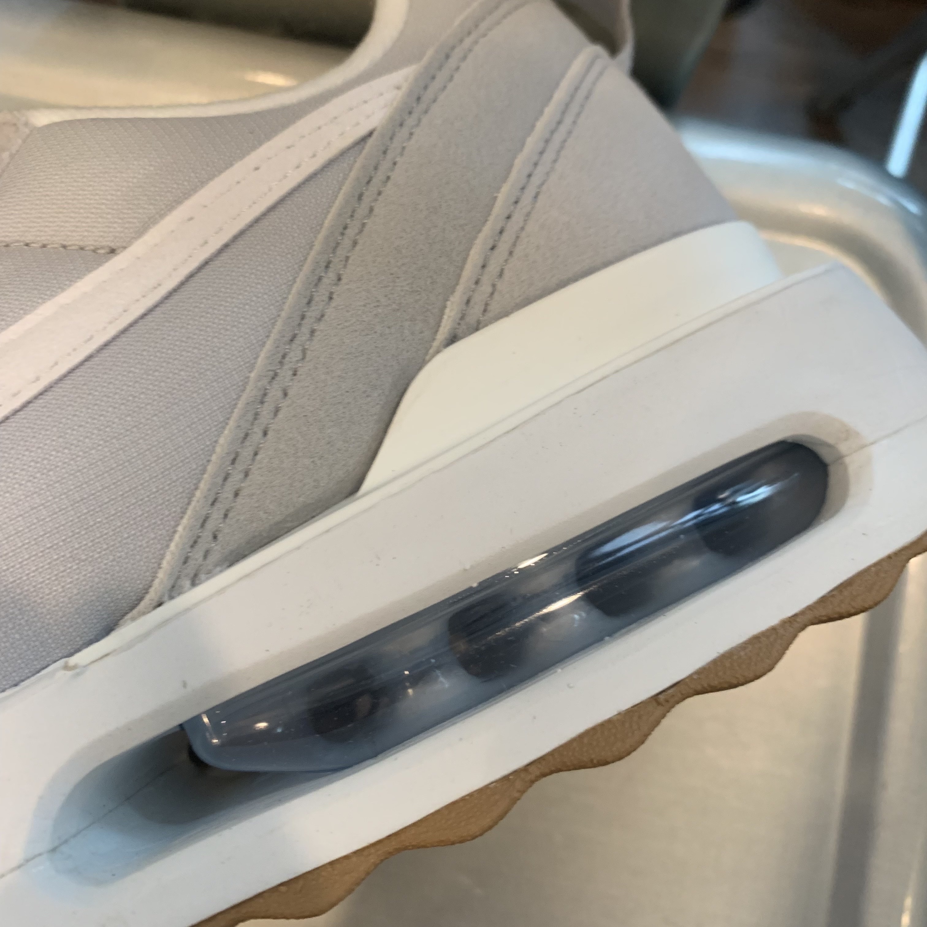 Nike Air Max Dawn Grey Fog 착용 스타일 - 2