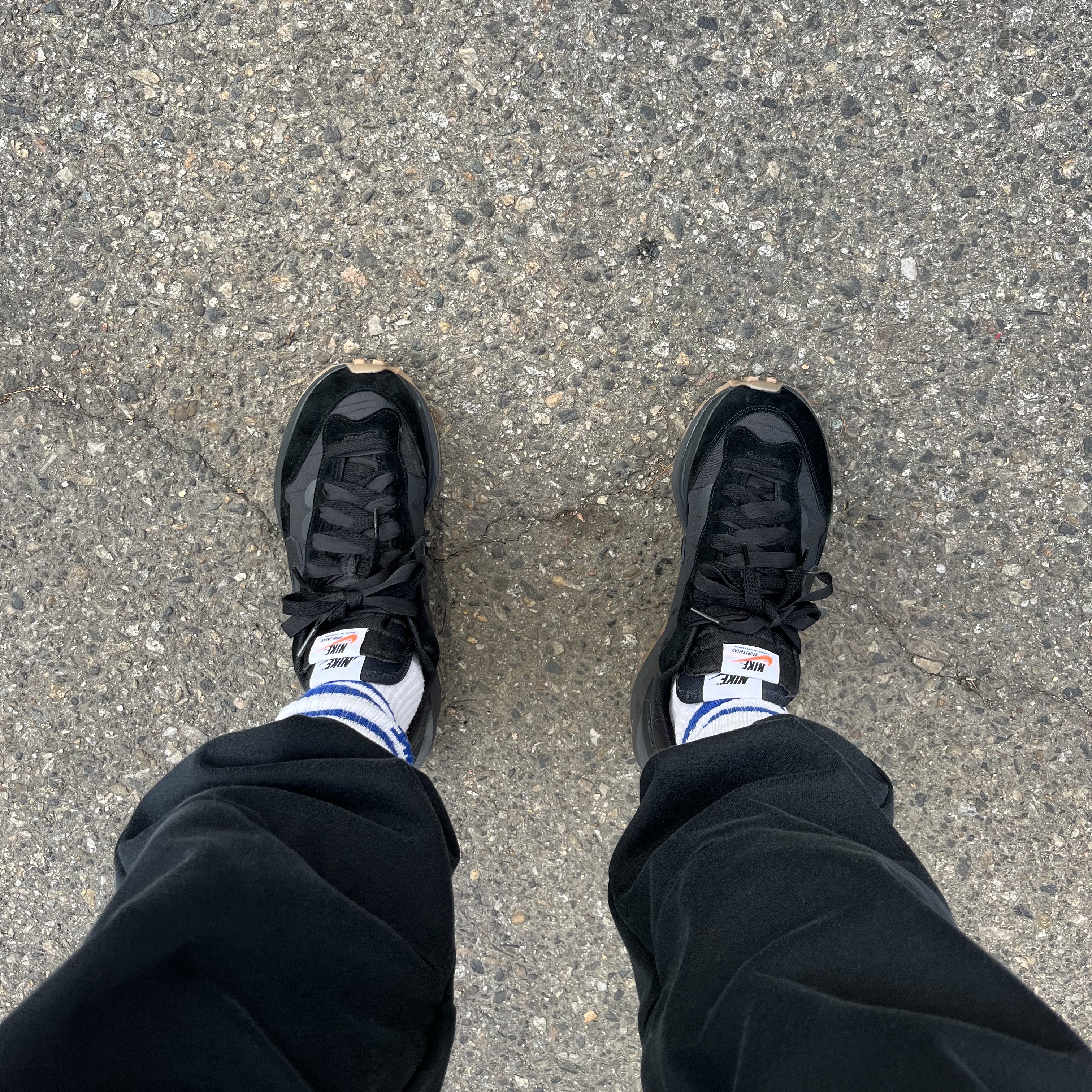 Nike x Sacai VaporWaffle Black and Gum 착용 스타일