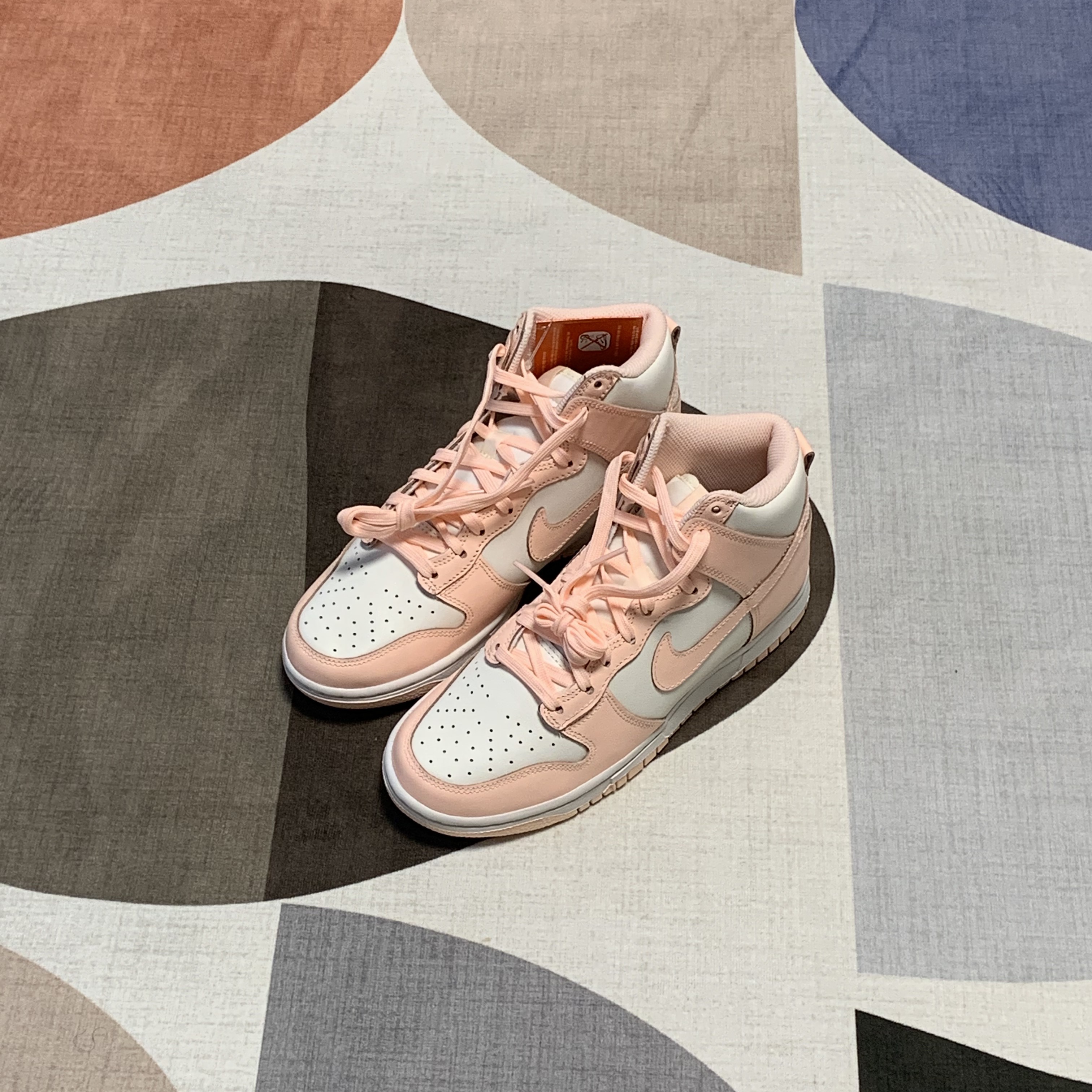 (W) Nike Dunk High Crimson Tint 착용 스타일 - 1