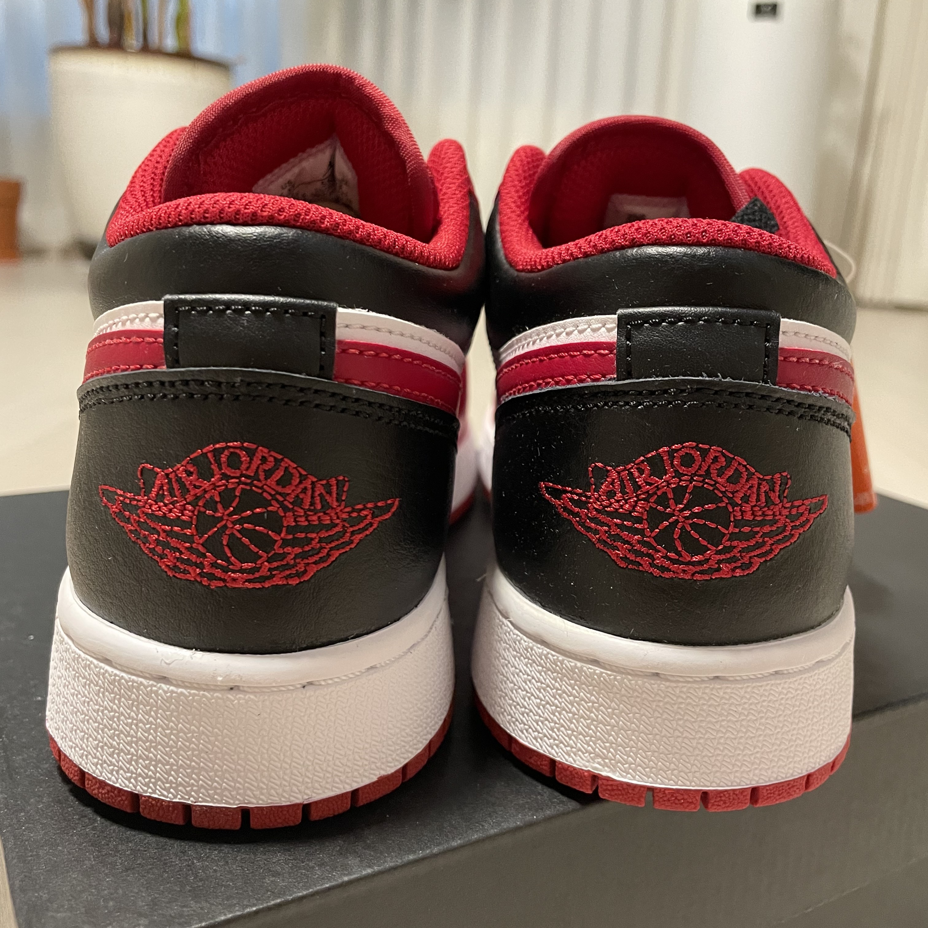 (GS) Jordan 1 Low White Gym Red Black 착용 스타일 - 3