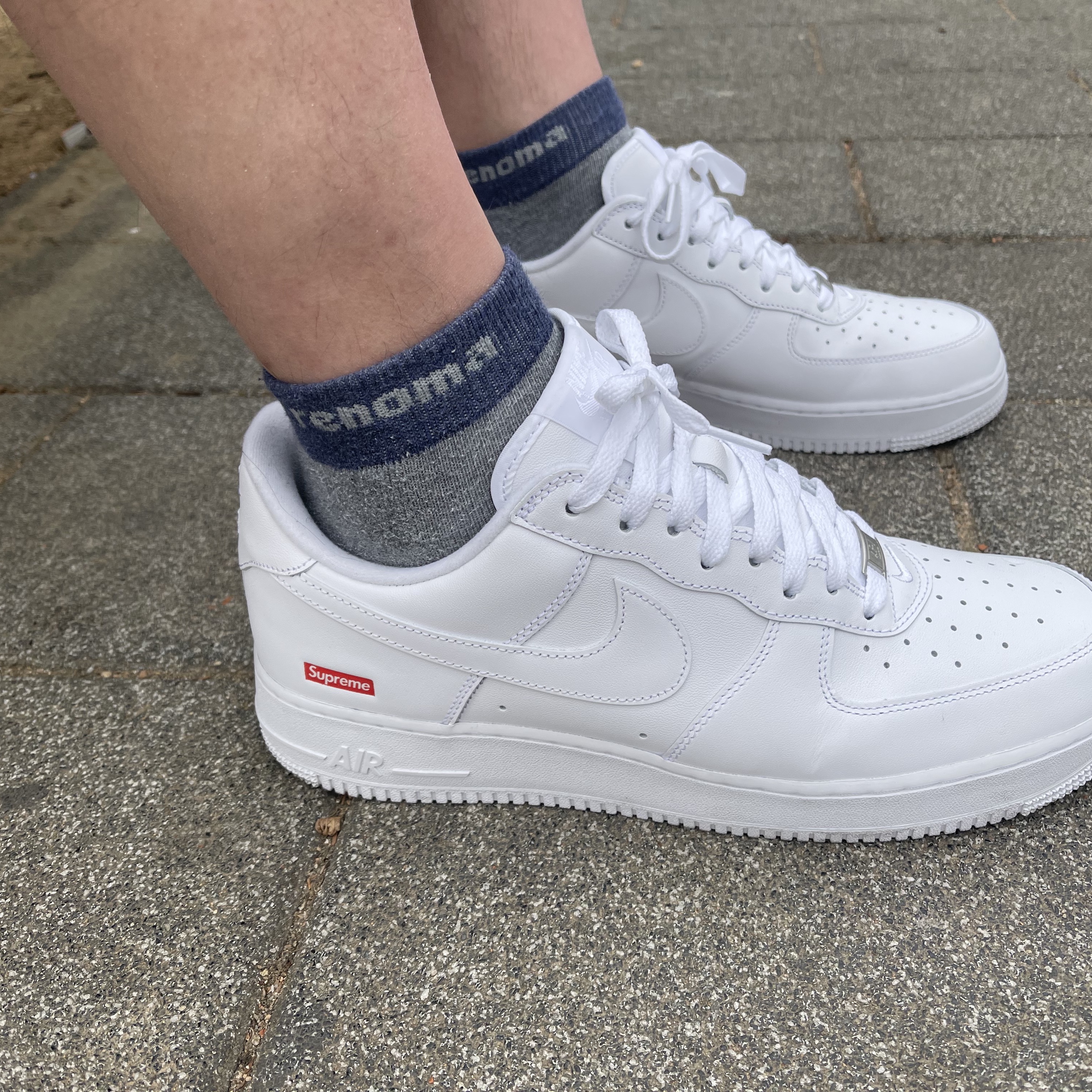 Nike x Supreme Air Force 1 Low White 착용 스타일 - 1