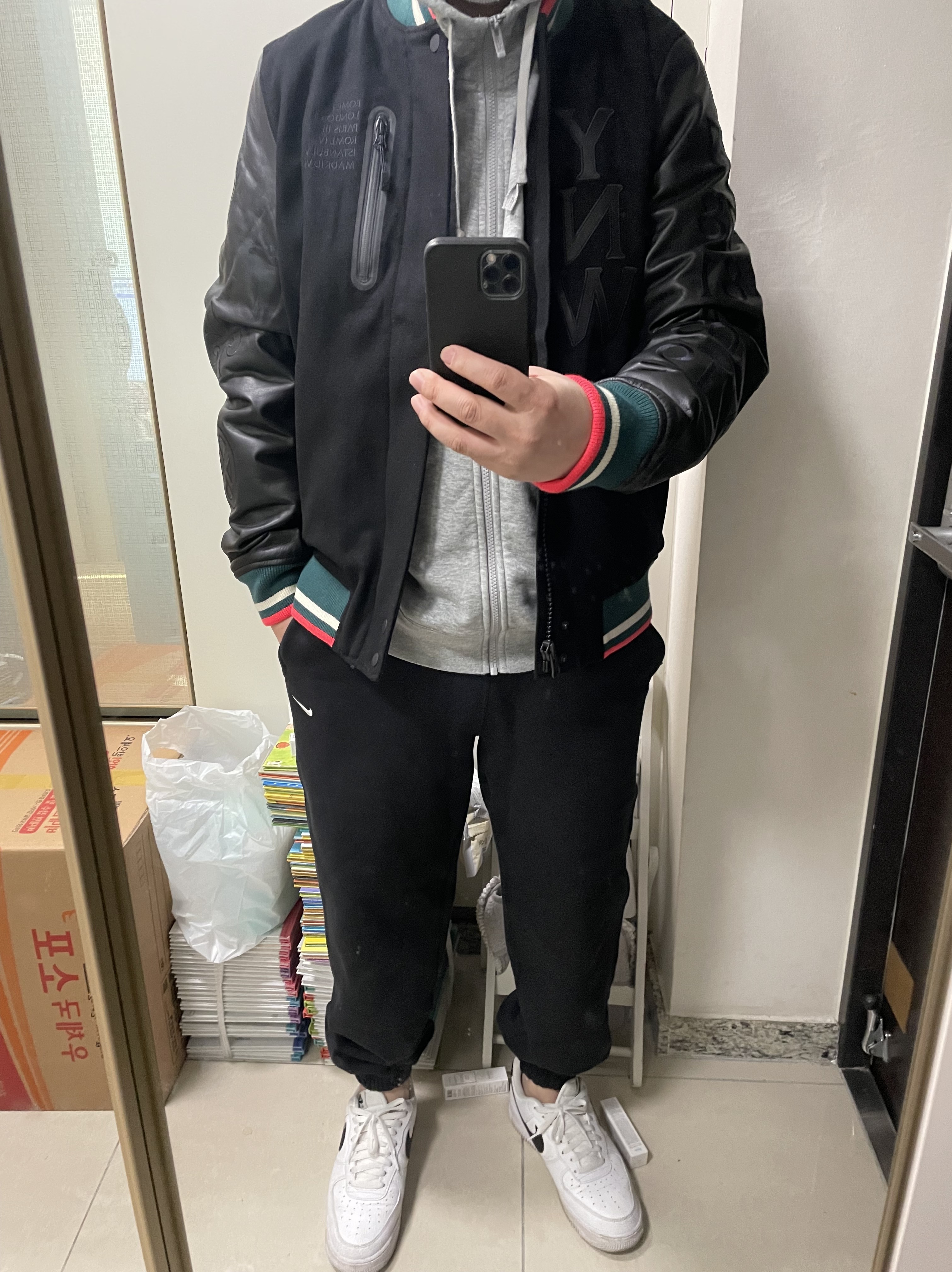 (W) Nike NRG Solo Swoosh Fleece Pants Black White - Asia, Nike Air Force 1 '07 White Black 착용 스타일 - 1