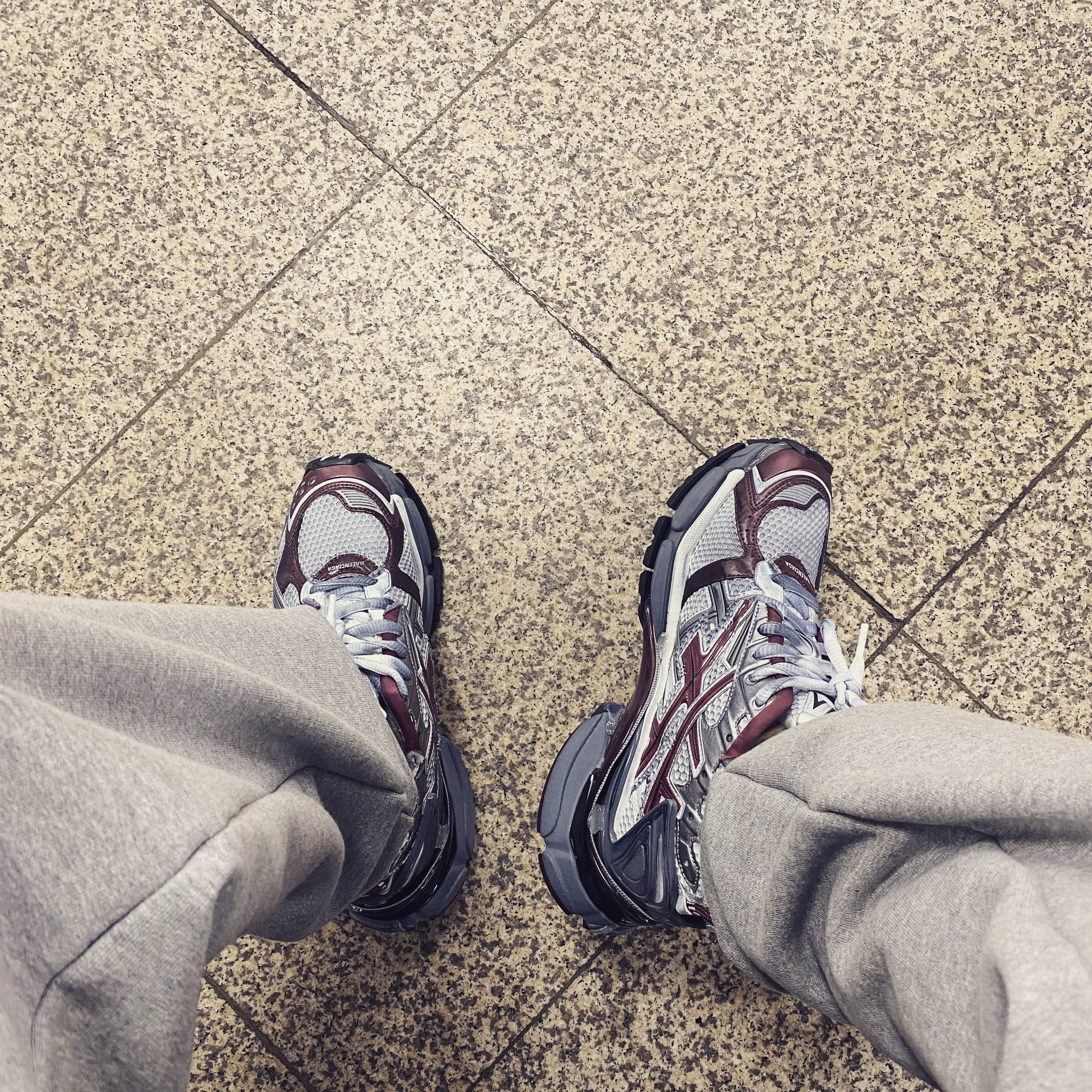 Balenciaga Runner Sneakers Grey Burgundy 착용 스타일