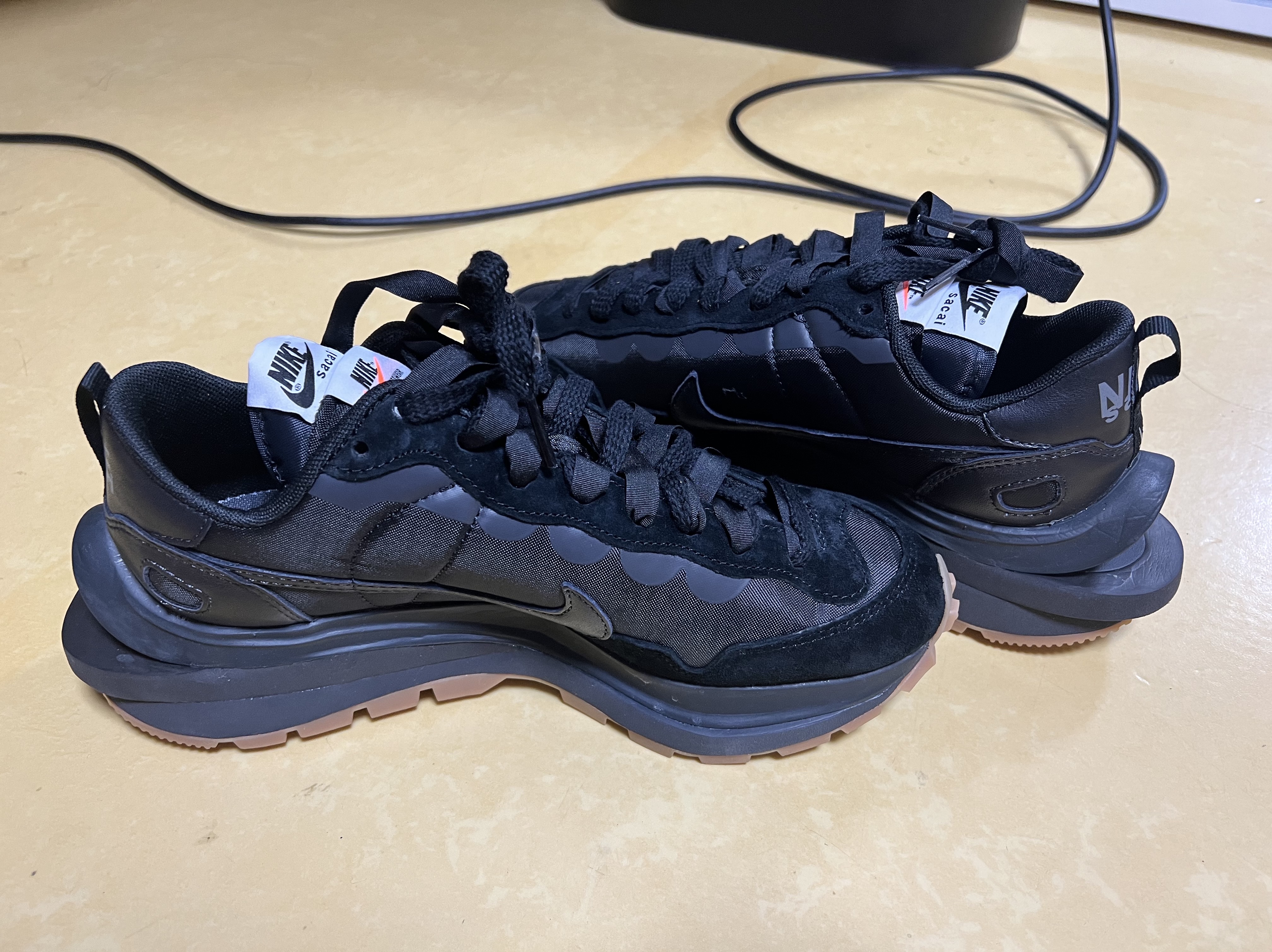 Nike x Sacai VaporWaffle Black and Gum 착용 스타일