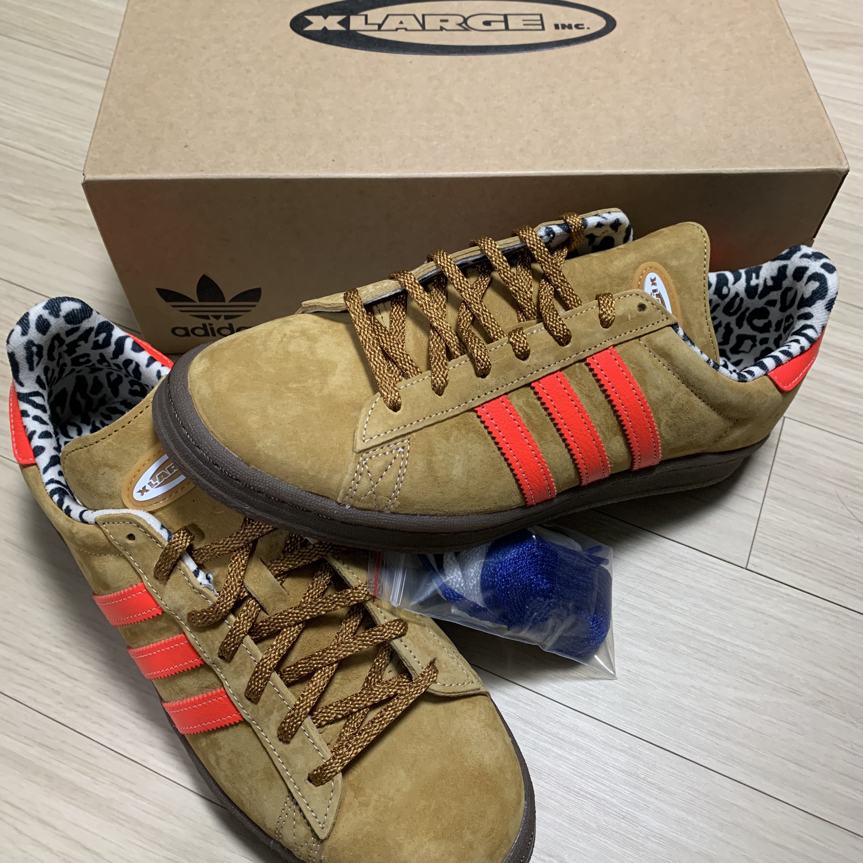Adidas x XLarge Campus 80s Mesa Red 착용 스타일 - 1