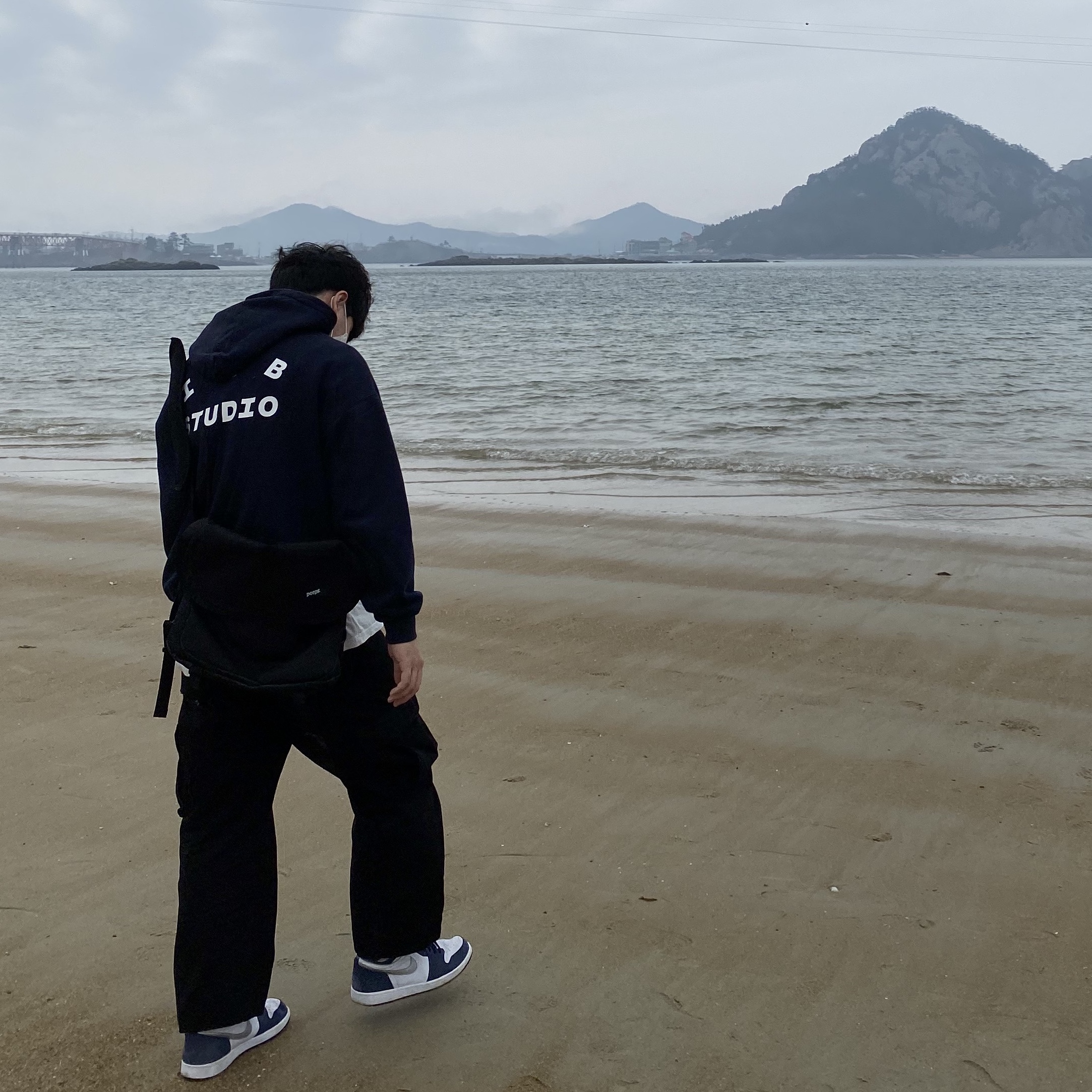 IAB Studio Hoodie Navy - 21SS, Jordan 1 Retro High OG CO.JP Midnight Navy 착용 스타일