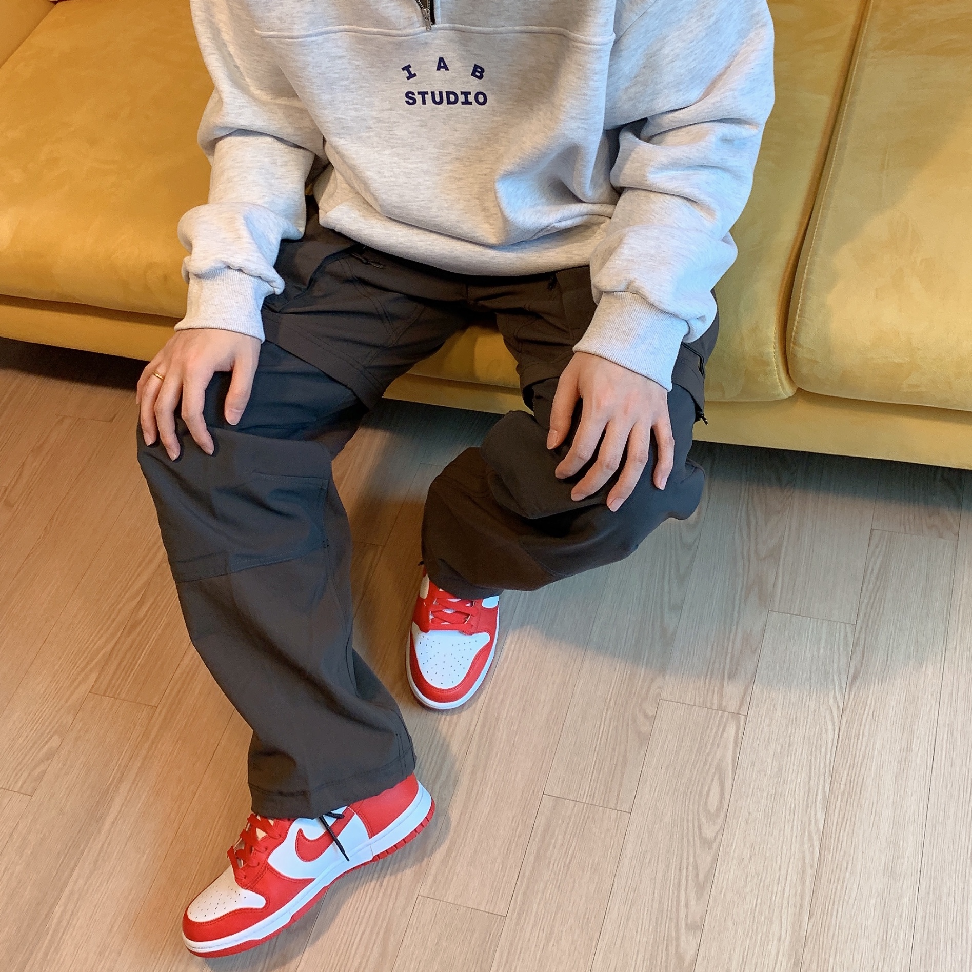 IAB Studio Half Zip Pullover Light Gray, Nike ACG Smith Summit Cargo Pants Velvet Brown - Asia 착용 스타일